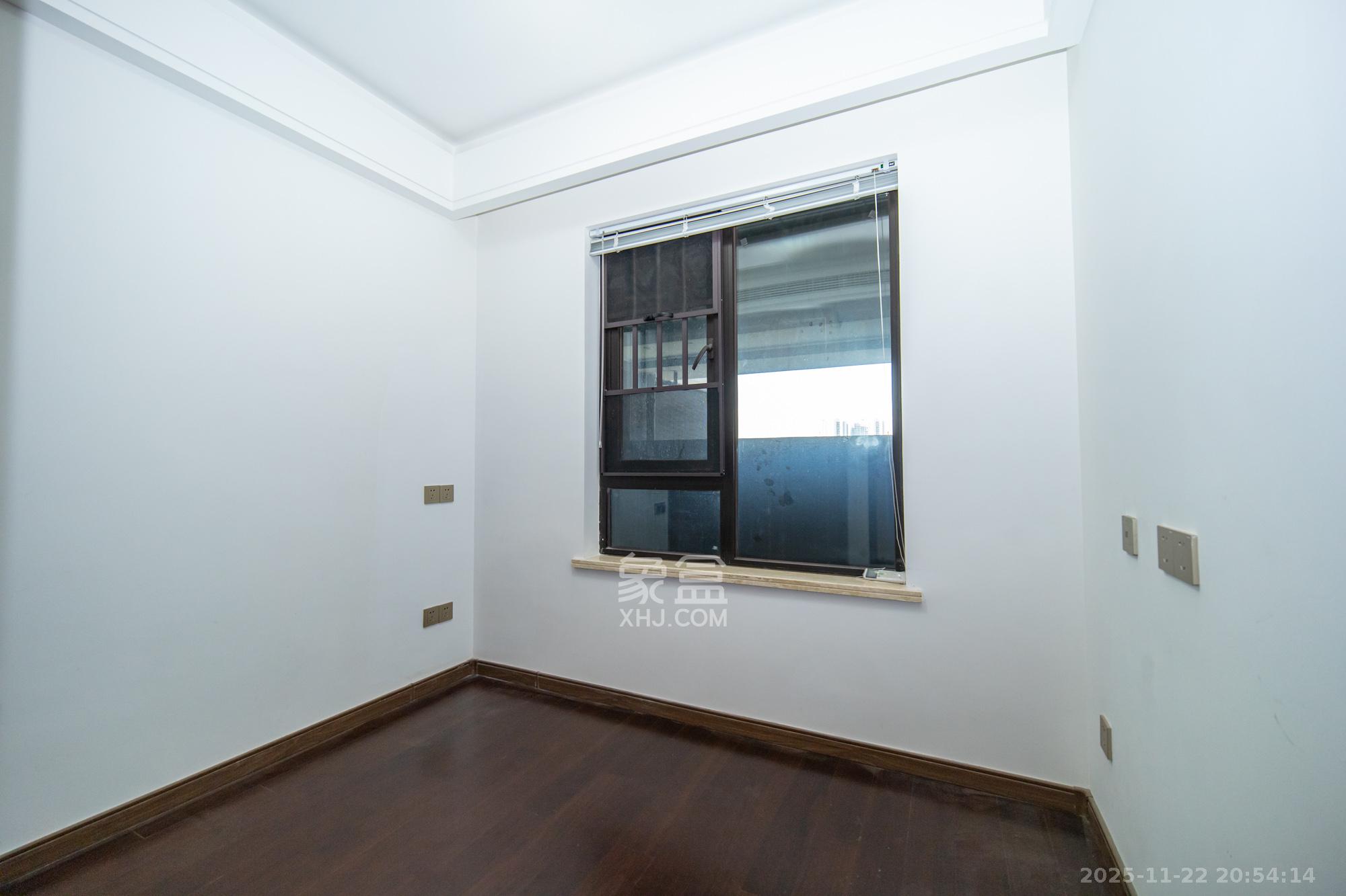 东原麓印长江B区  3室2厅1卫    125.0万卧室