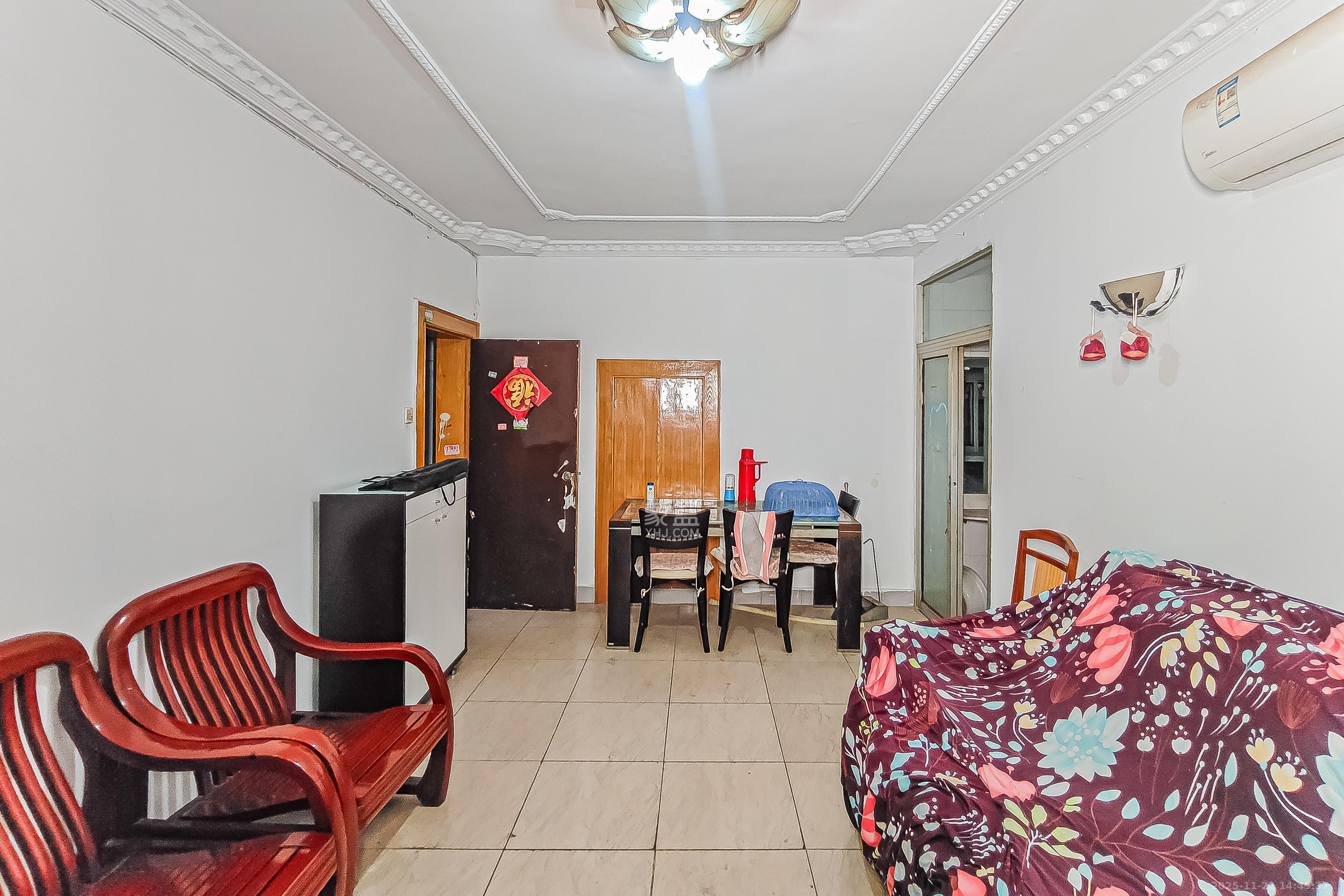 长岭包装宿舍  3室2厅1卫    51.8万客厅