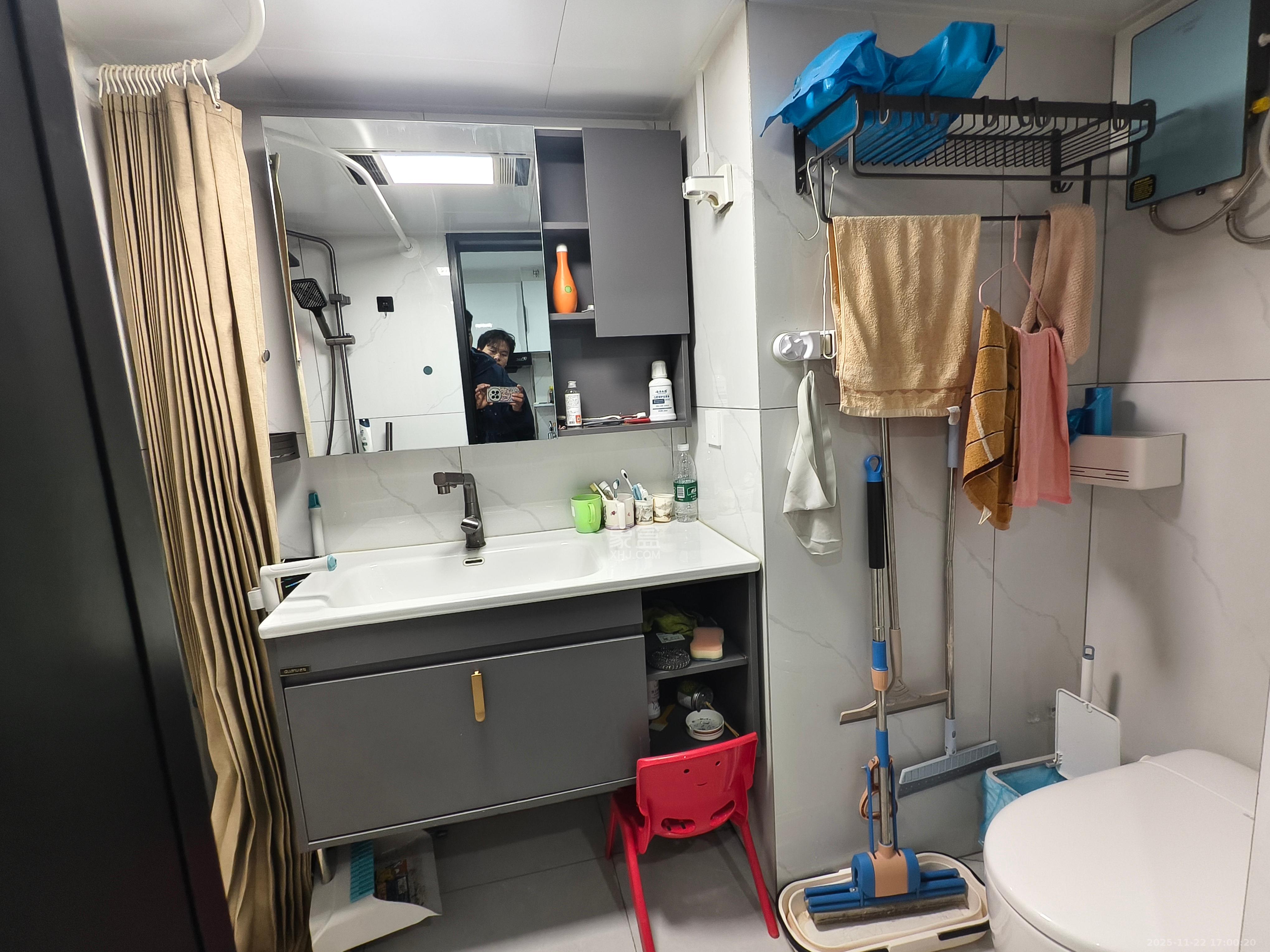 中天星耀荟  1室2厅1卫    2000.0元/月室内图