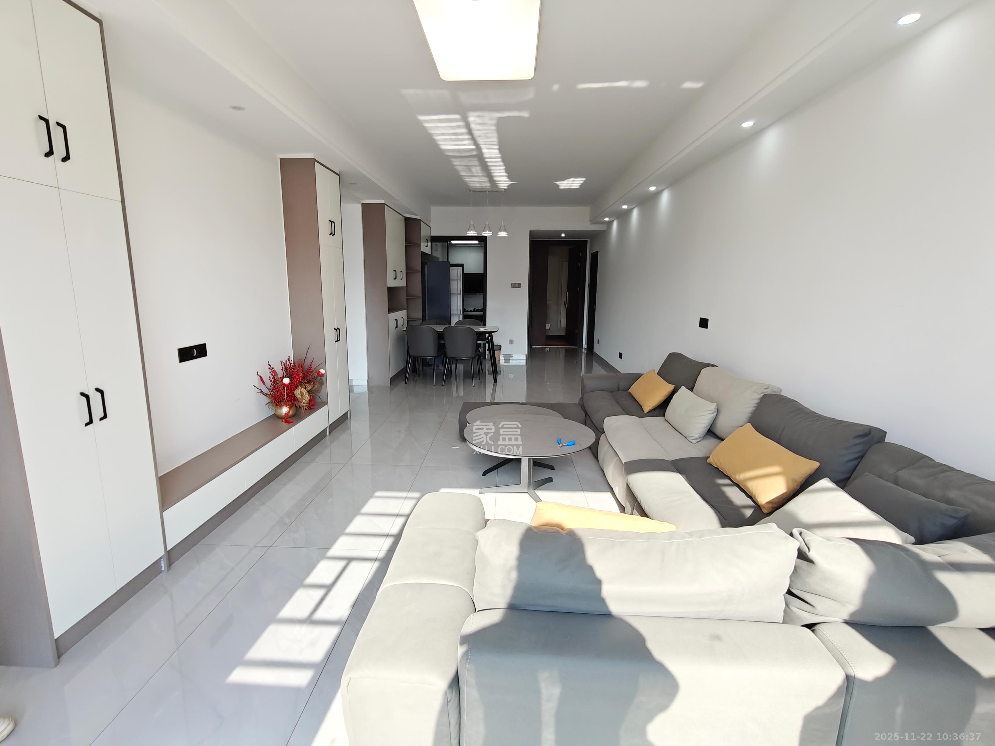 润和湘江天地C区  4室2厅2卫    2600.0元/月