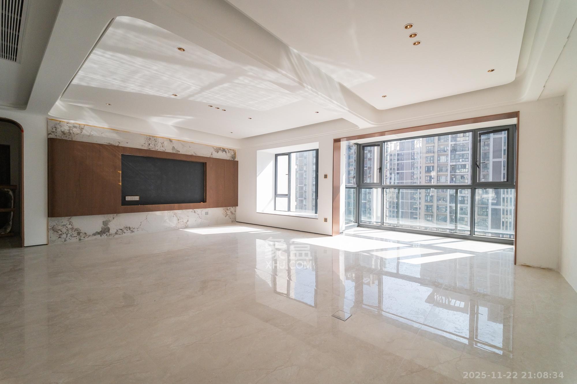 蓝山郡  4室2厅2卫    145.0万