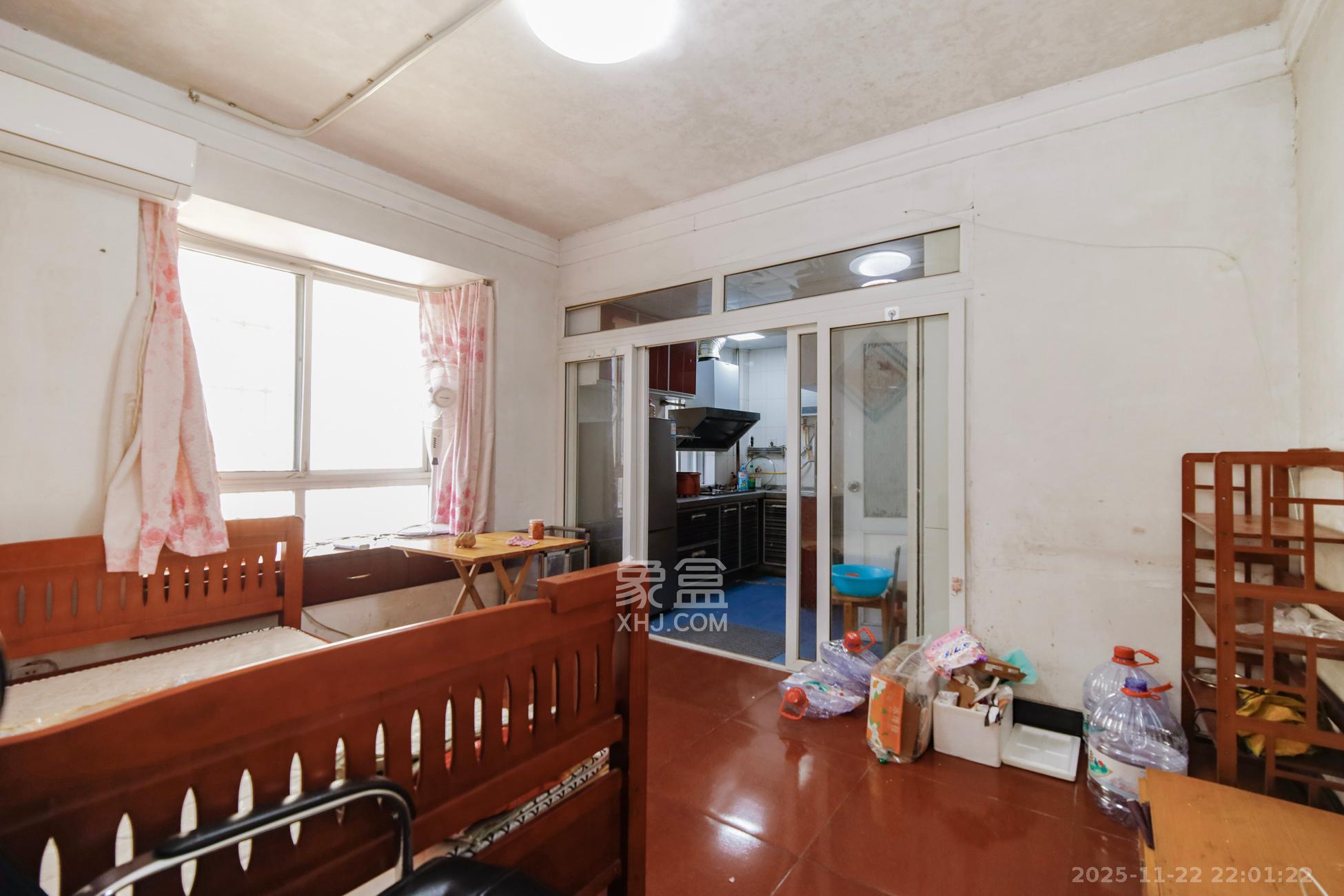 星语林名园  1室1厅1卫    24.0万客厅