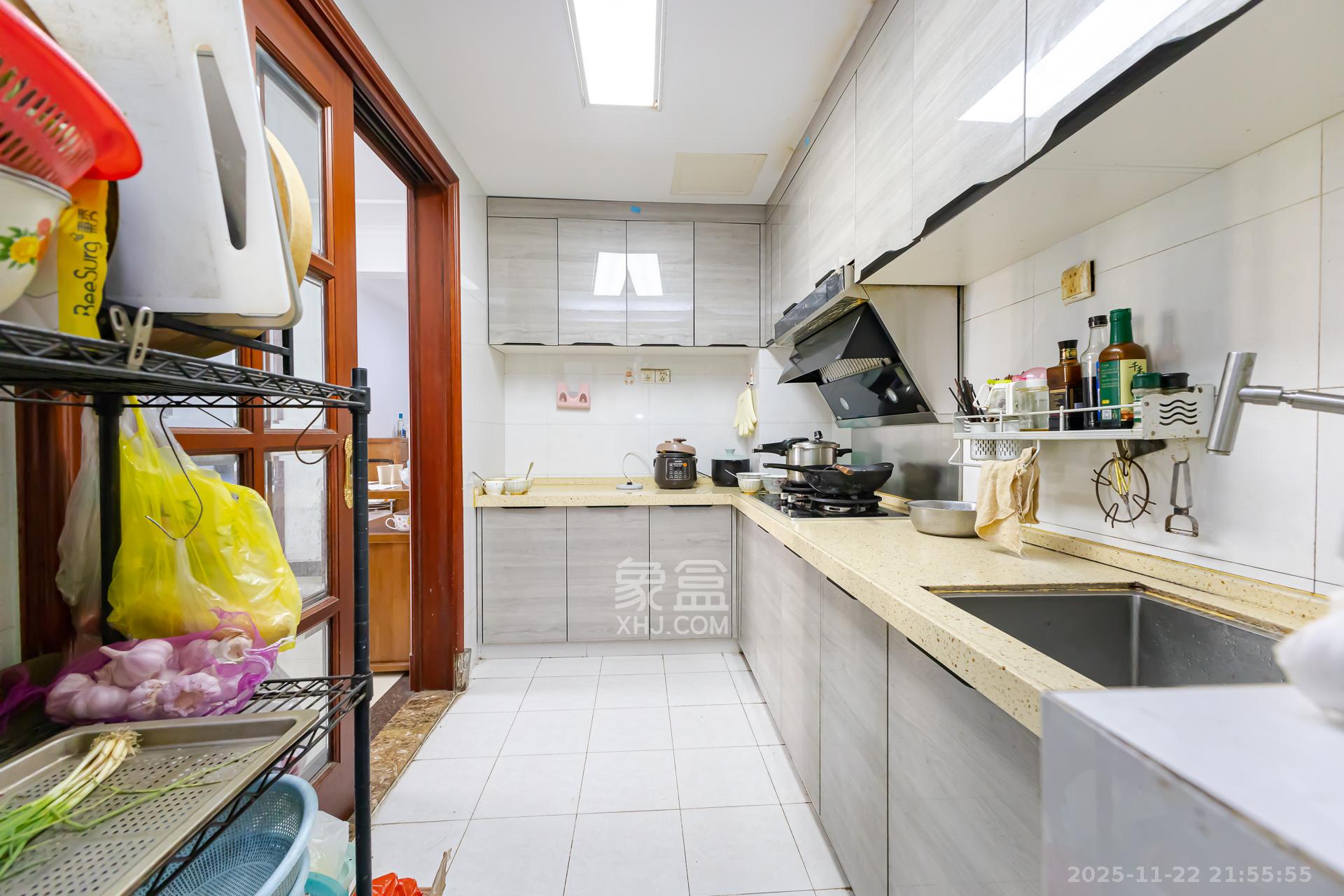 恒大名都 4室2厅2卫 72.0万 恒大名都 4室2厅2卫 72.0万厨房