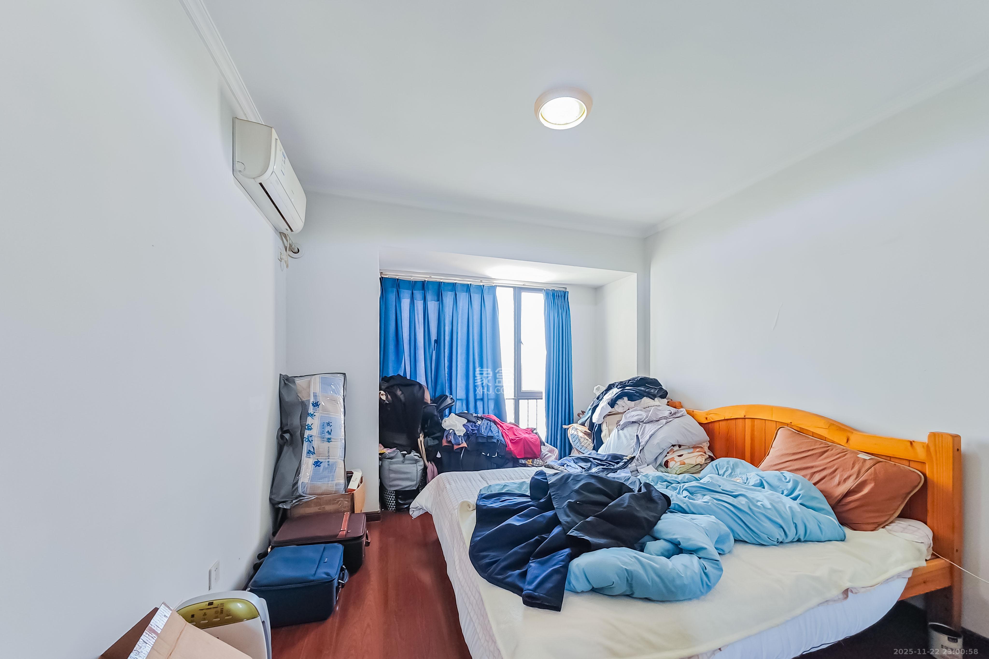 万科金域华府三四期  4室2厅2卫    138.0万卧室