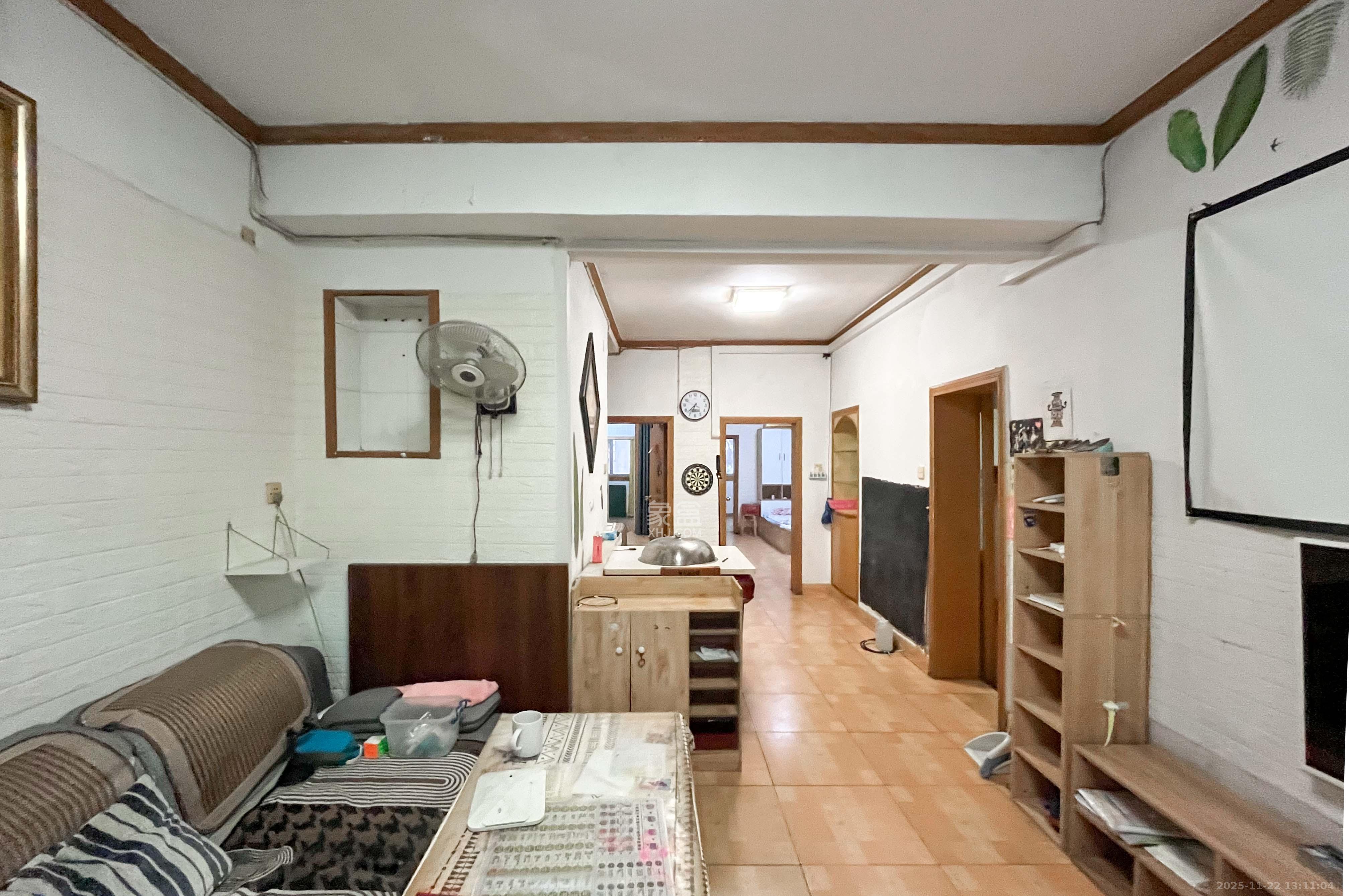 湖南财政经济学院教职工宿舍 3室2厅2卫 61.5万 湖南财政经济学院教职工宿舍 3室2厅2卫 61.5万客厅