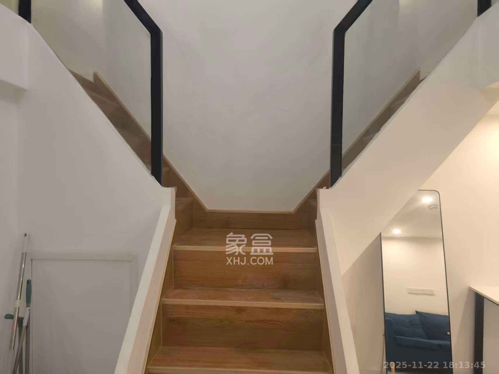 卓越江岸  2室1厅1卫    2000.0元/月室内图1