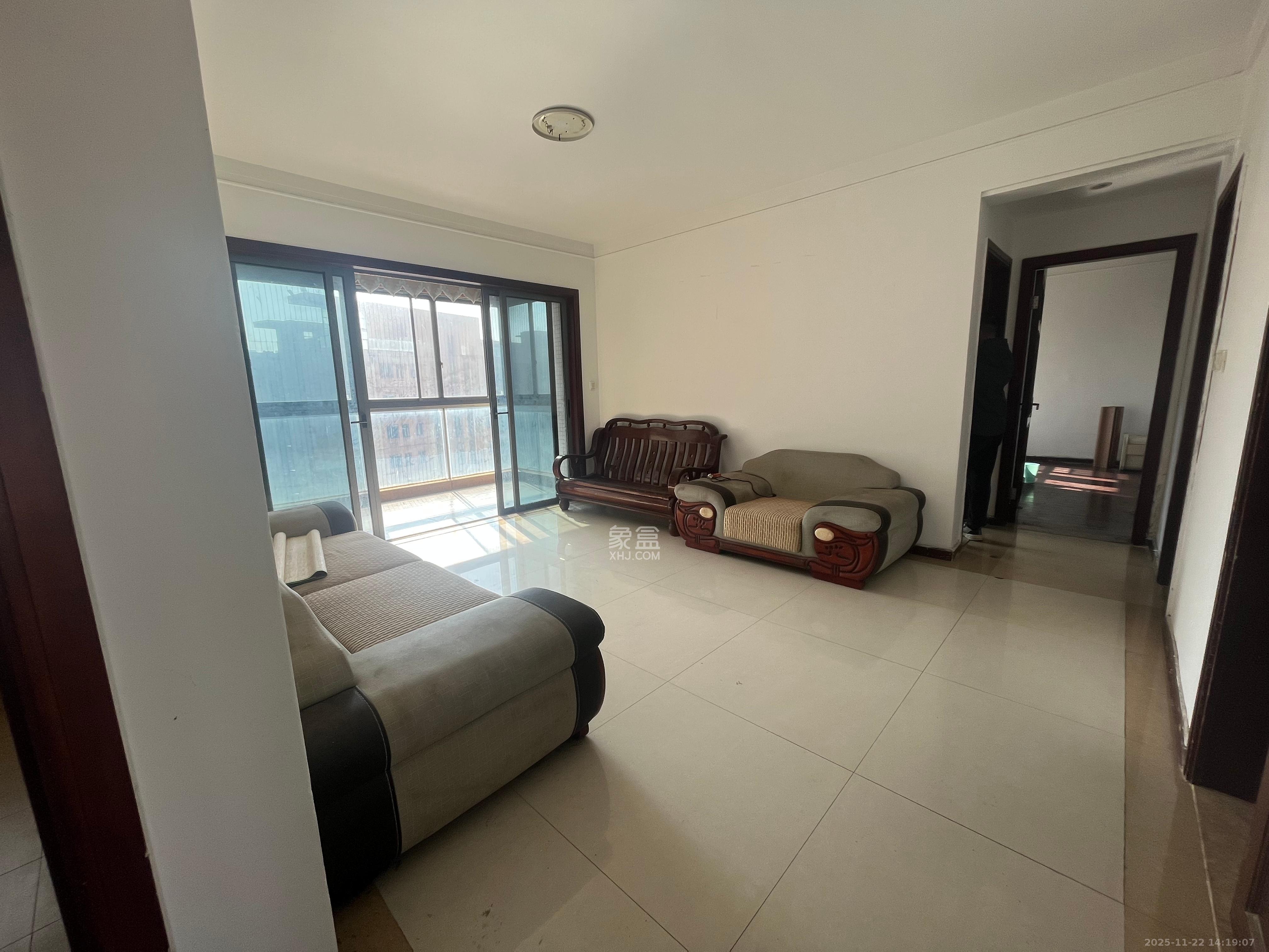 珠江花城三期锦鲤 3室2厅1卫 2500.0元/月 珠江花城三期锦鲤 3室2厅1卫 2500.0元/月室内图