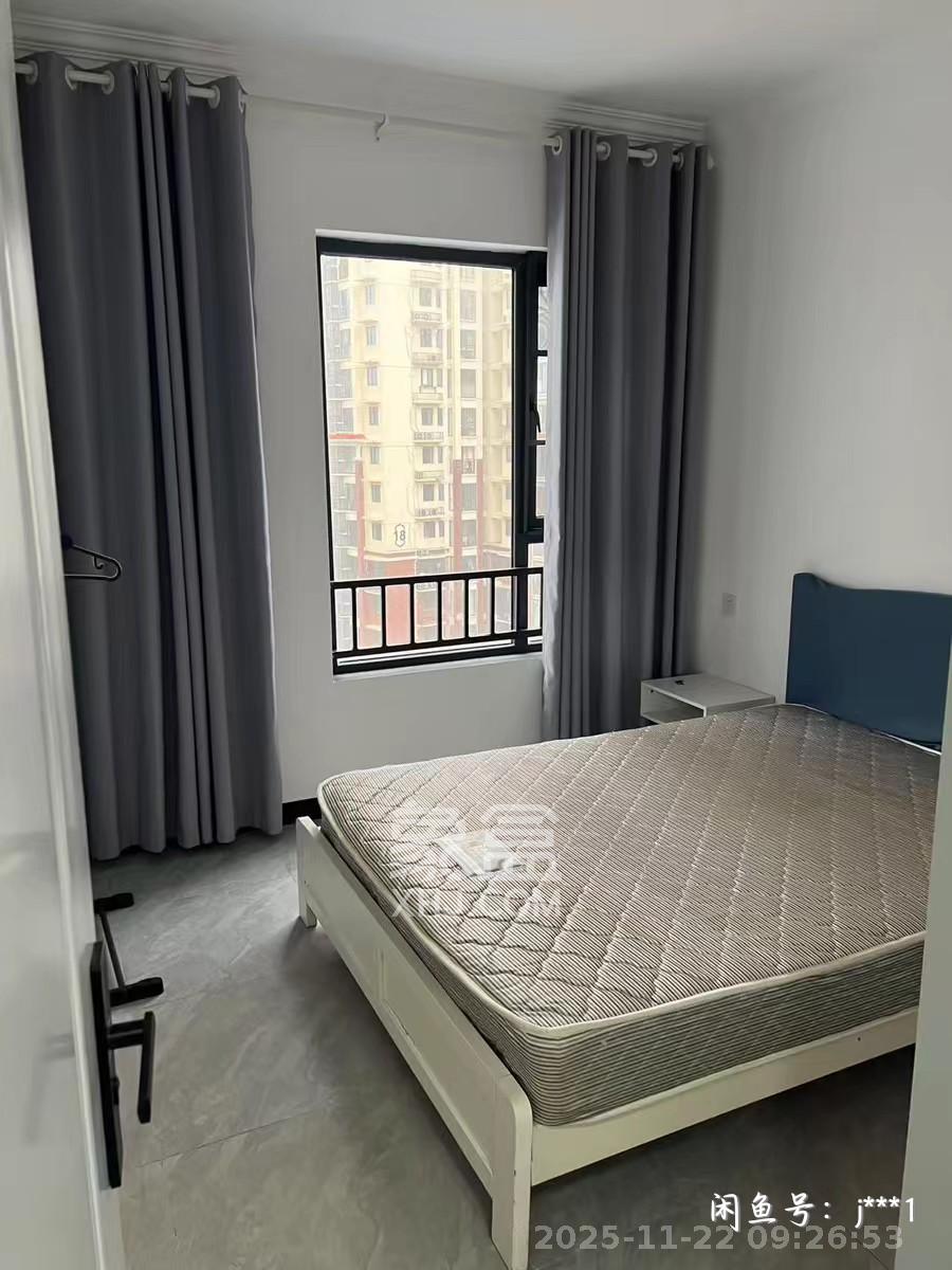 蔷薇国际  3室2厅1卫    1800.0元/月