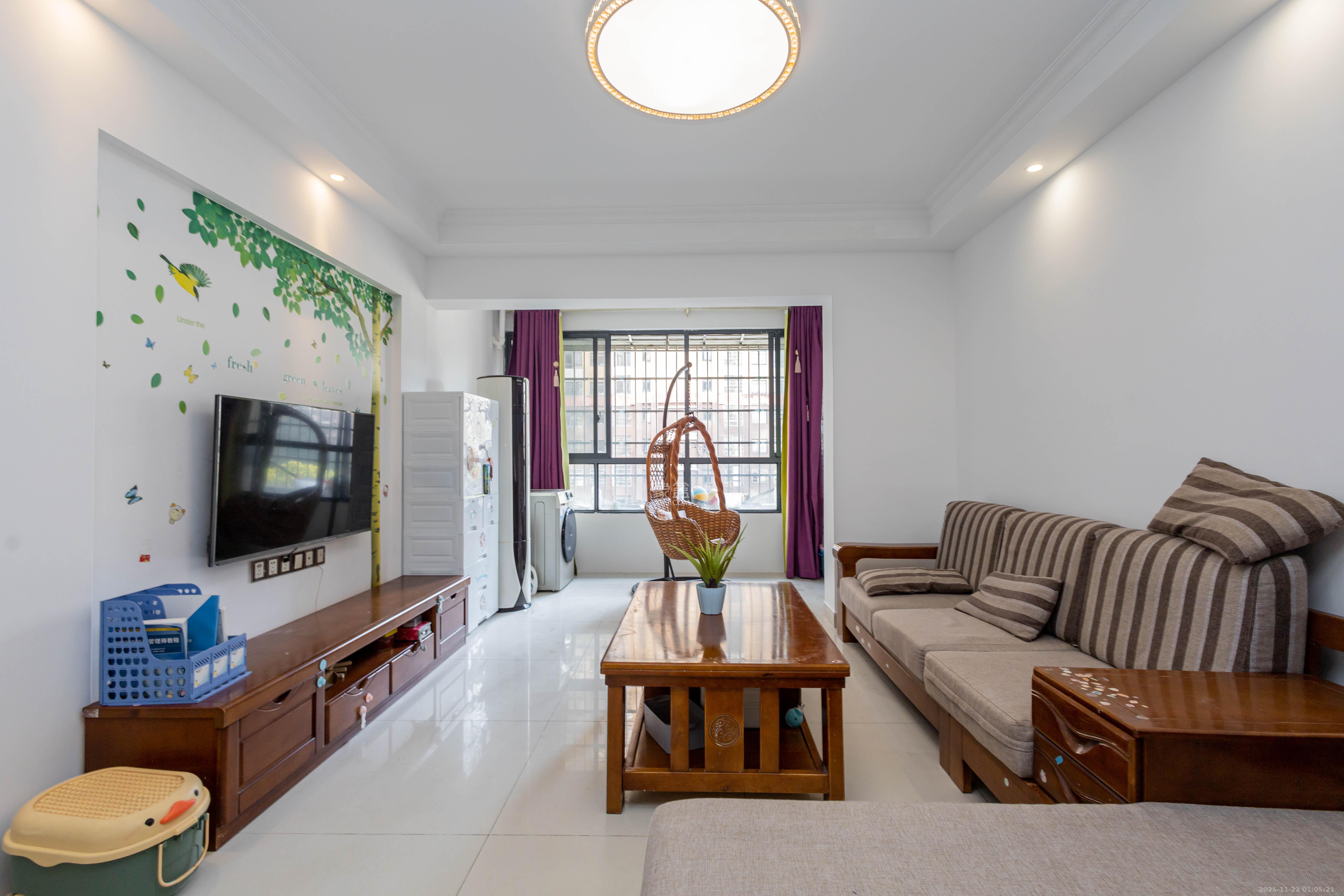 中国铁建国际城二期 2室2厅1卫 48.8万 中国铁建国际城二期 2室2厅1卫 48.8万客厅