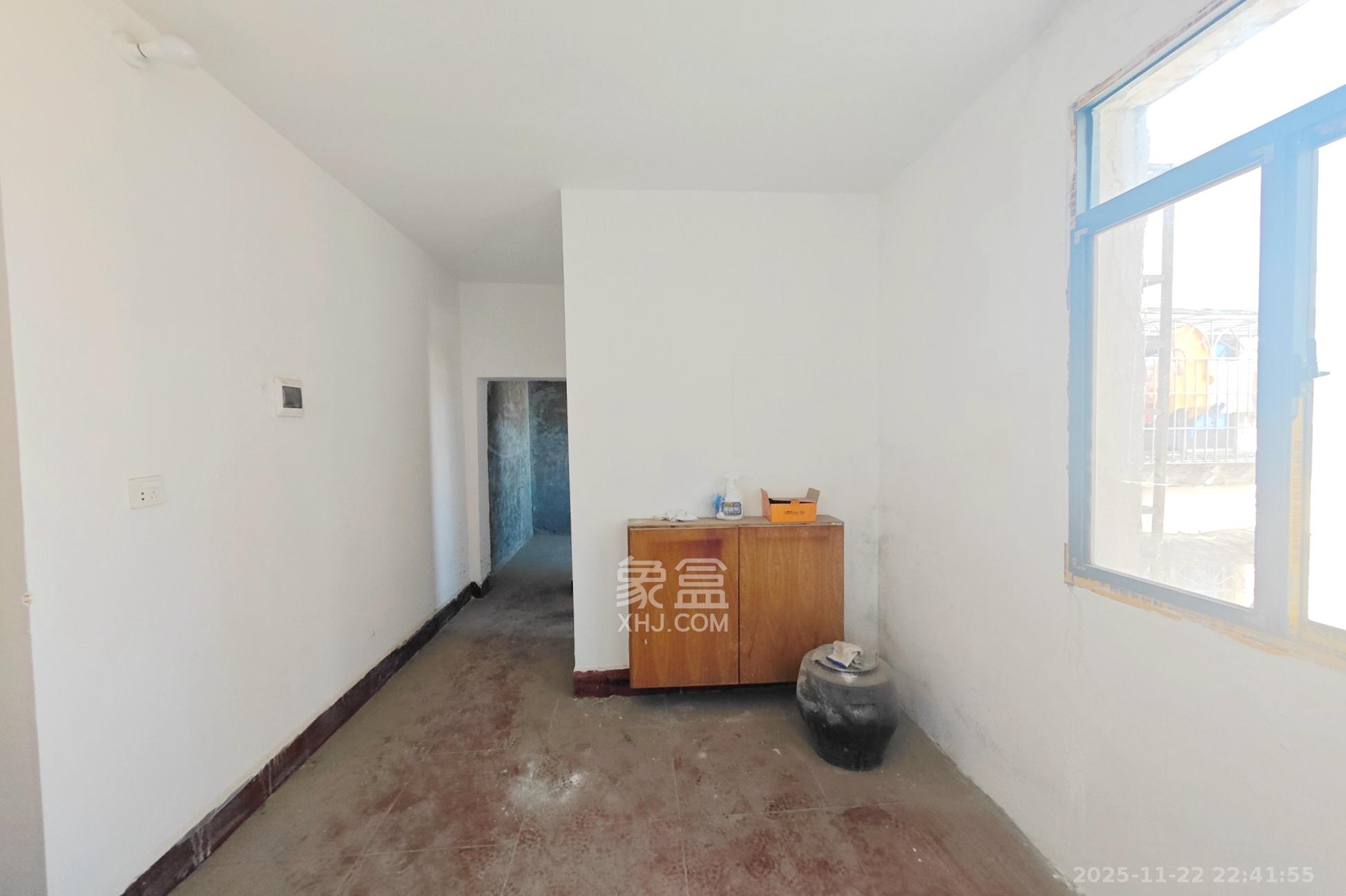 上民航宿舍 2室1厅1卫 41.5万 上民航宿舍 2室1厅1卫 41.5万客厅