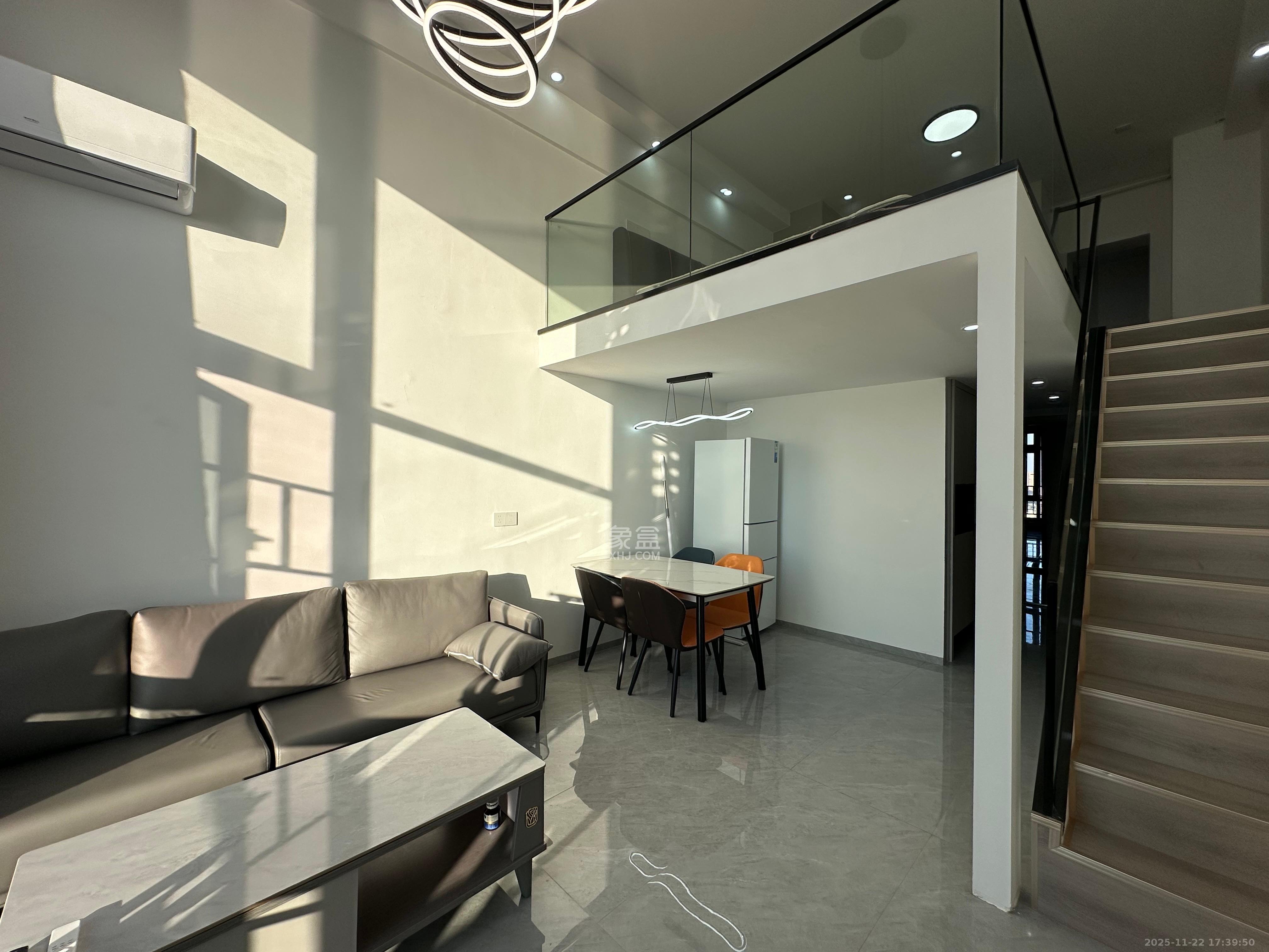 藏珑湖上公馆 1室1厅1卫 2800.0元/月 藏珑湖上公馆 1室1厅1卫 2800.0元/月室内图