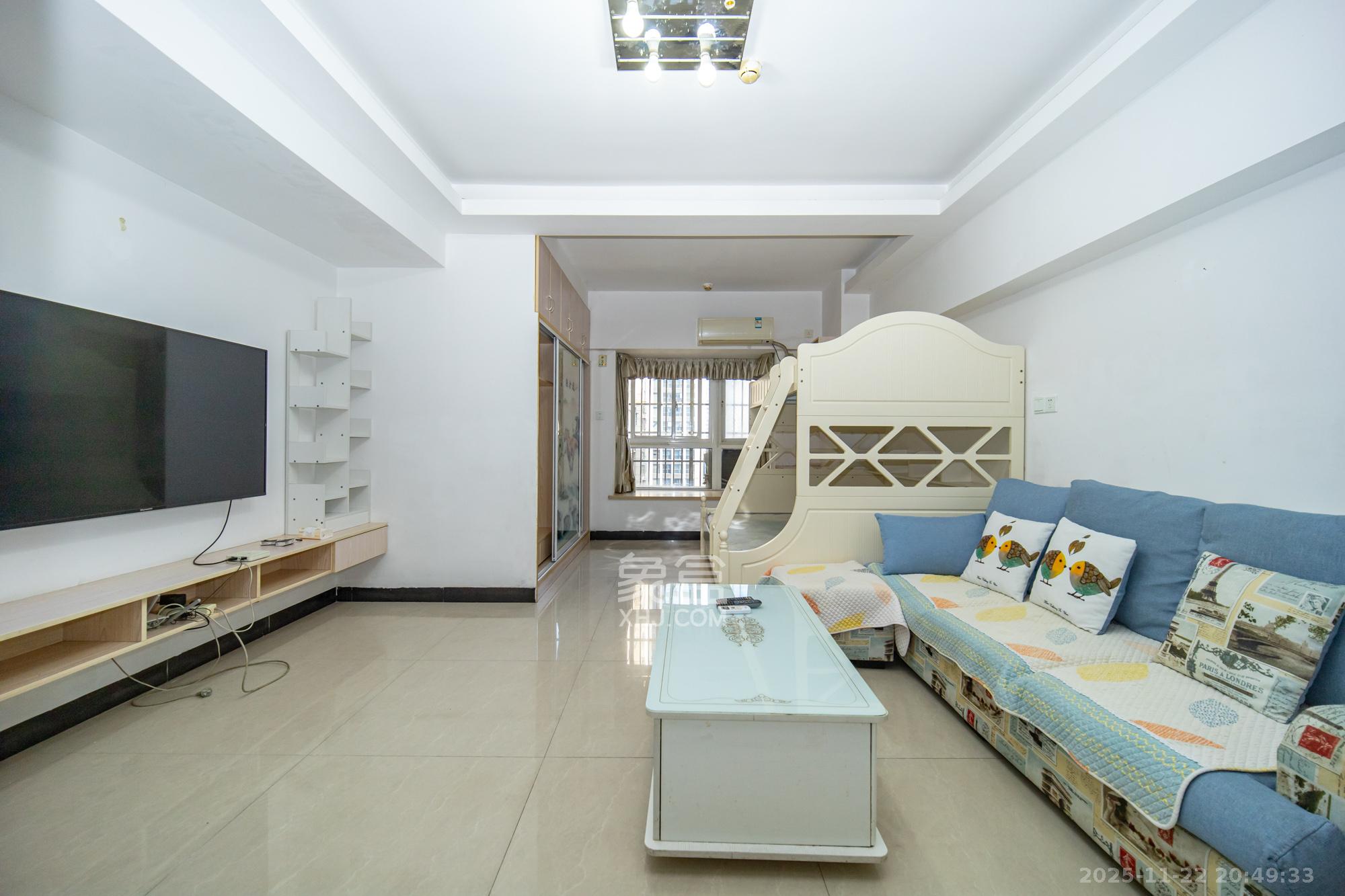 新长海广场 1室1厅1卫 16.8万 新长海广场 1室1厅1卫 16.8万客厅