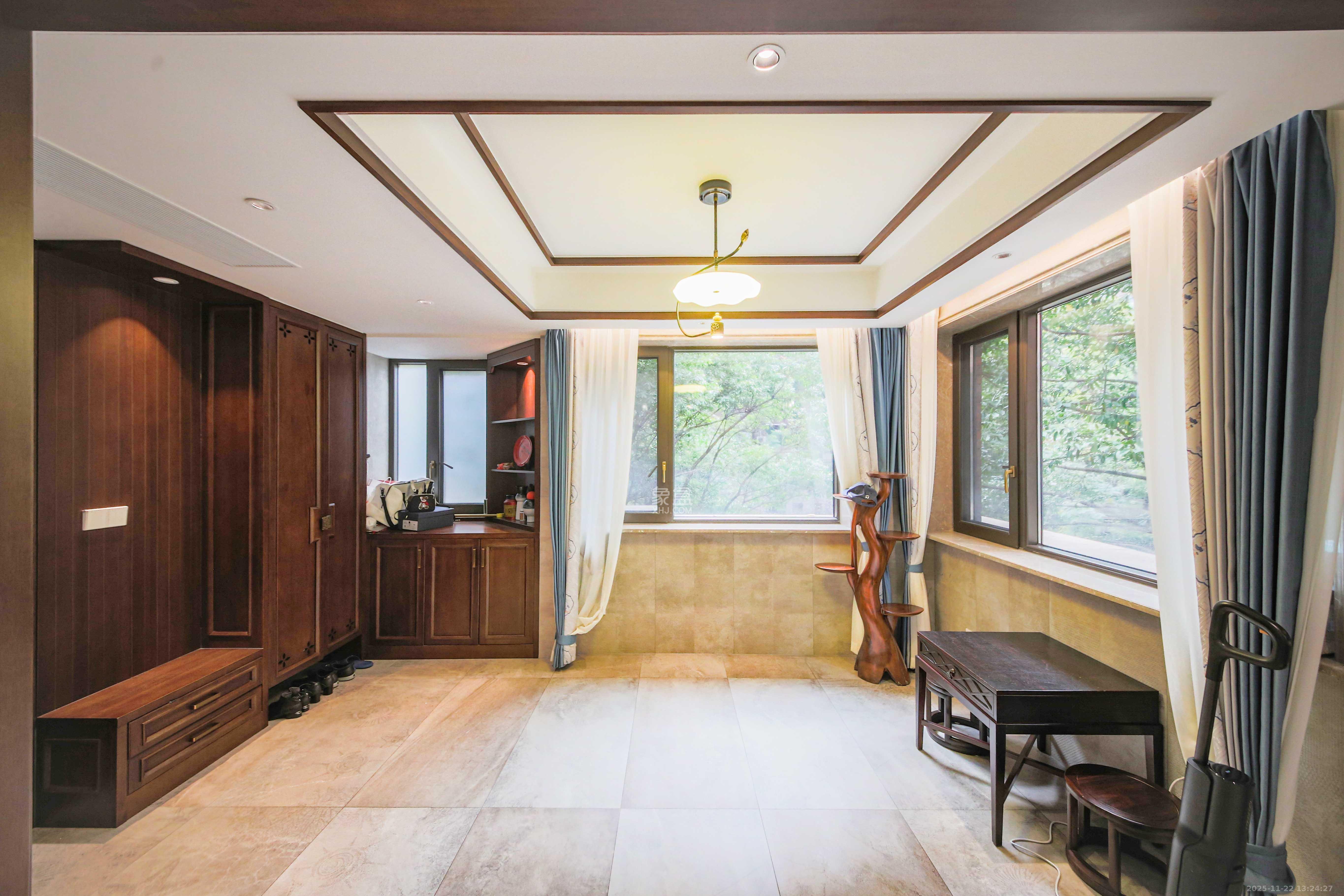 奥林匹克花园  4室2厅2卫    220.0万阳台