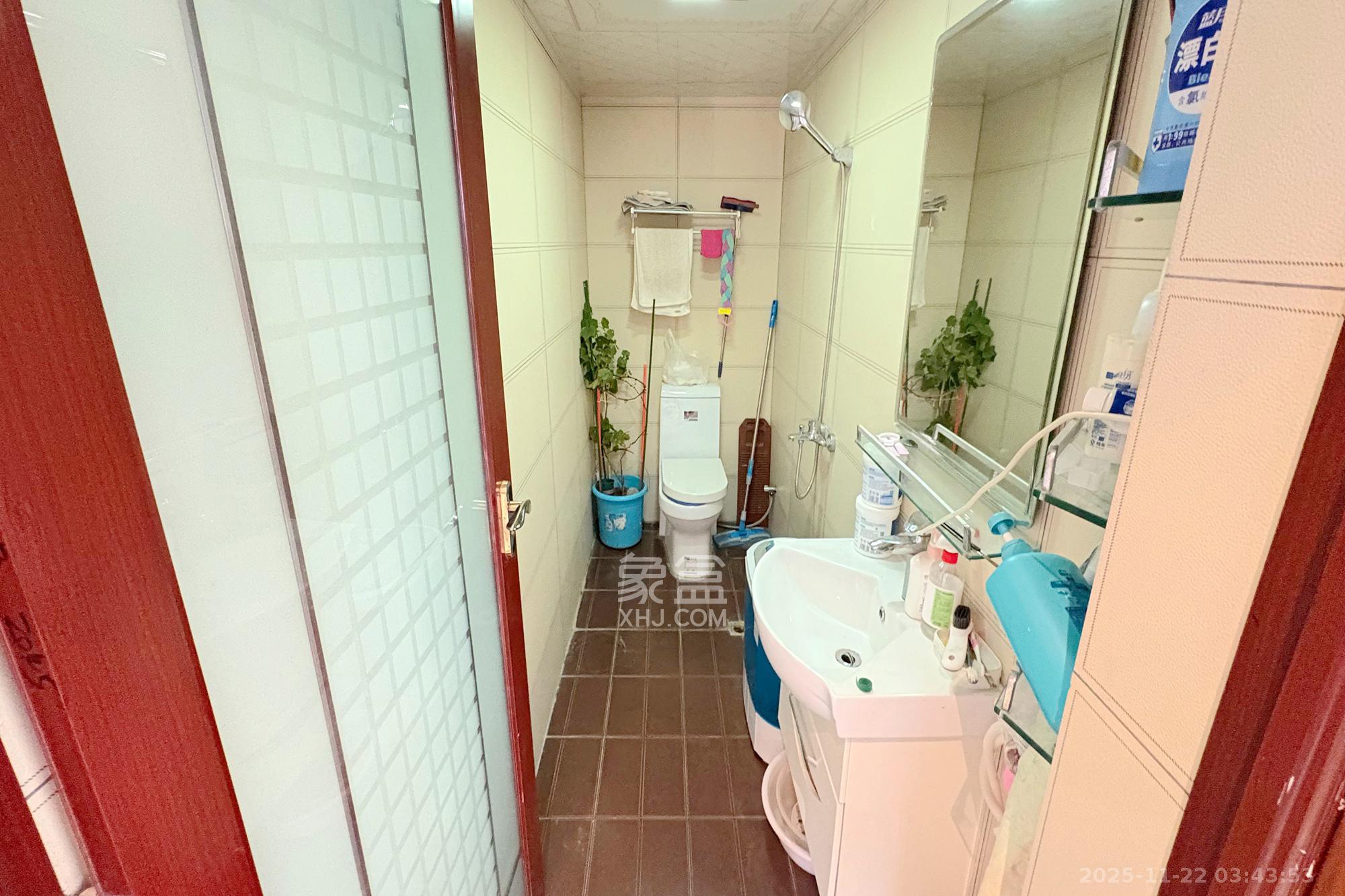 湘域中央 3室2厅2卫 206.0万 湘域中央 3室2厅2卫 206.0万卫生间