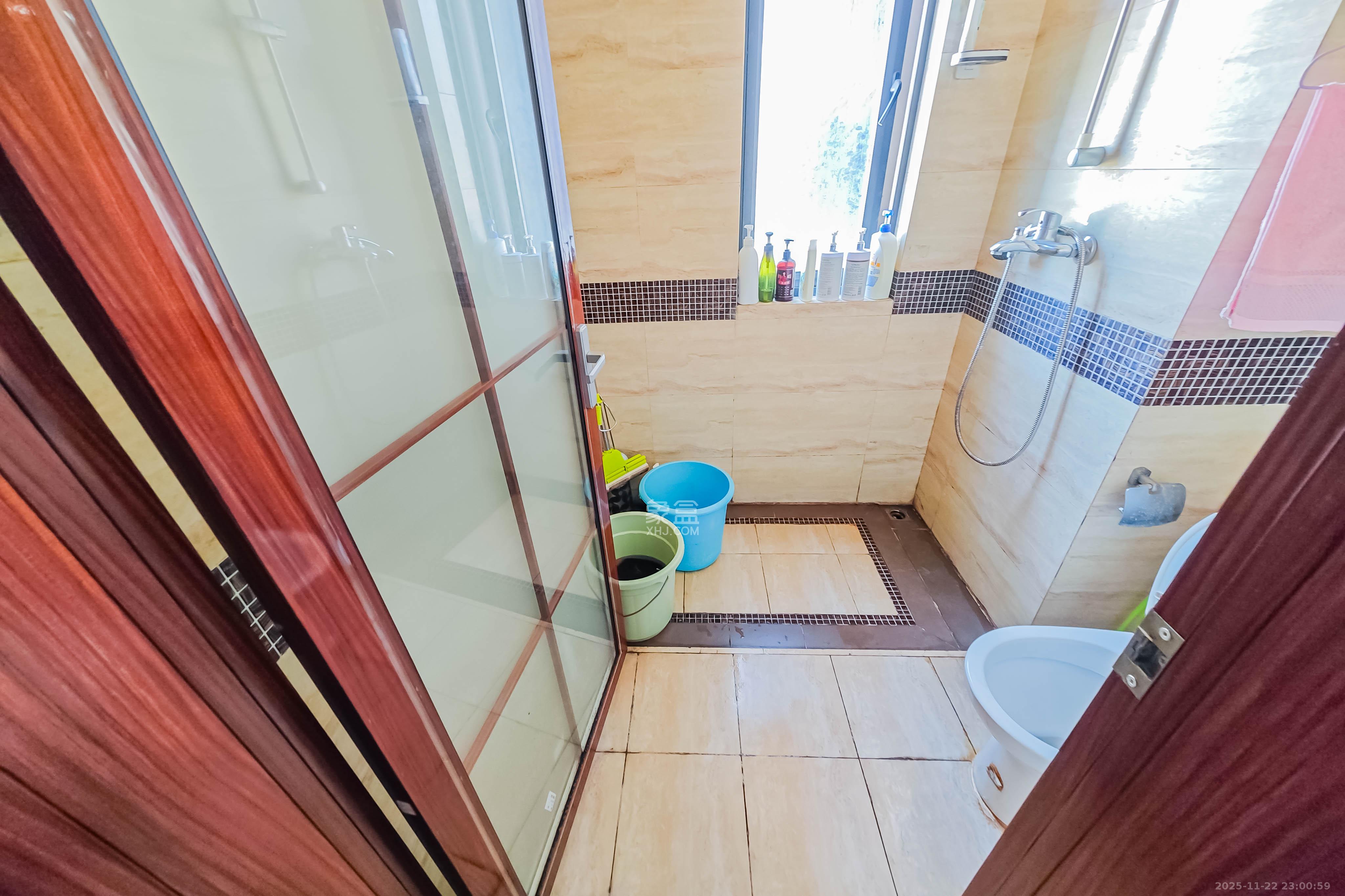 万科金域华府三四期  4室2厅2卫    138.0万卫生间