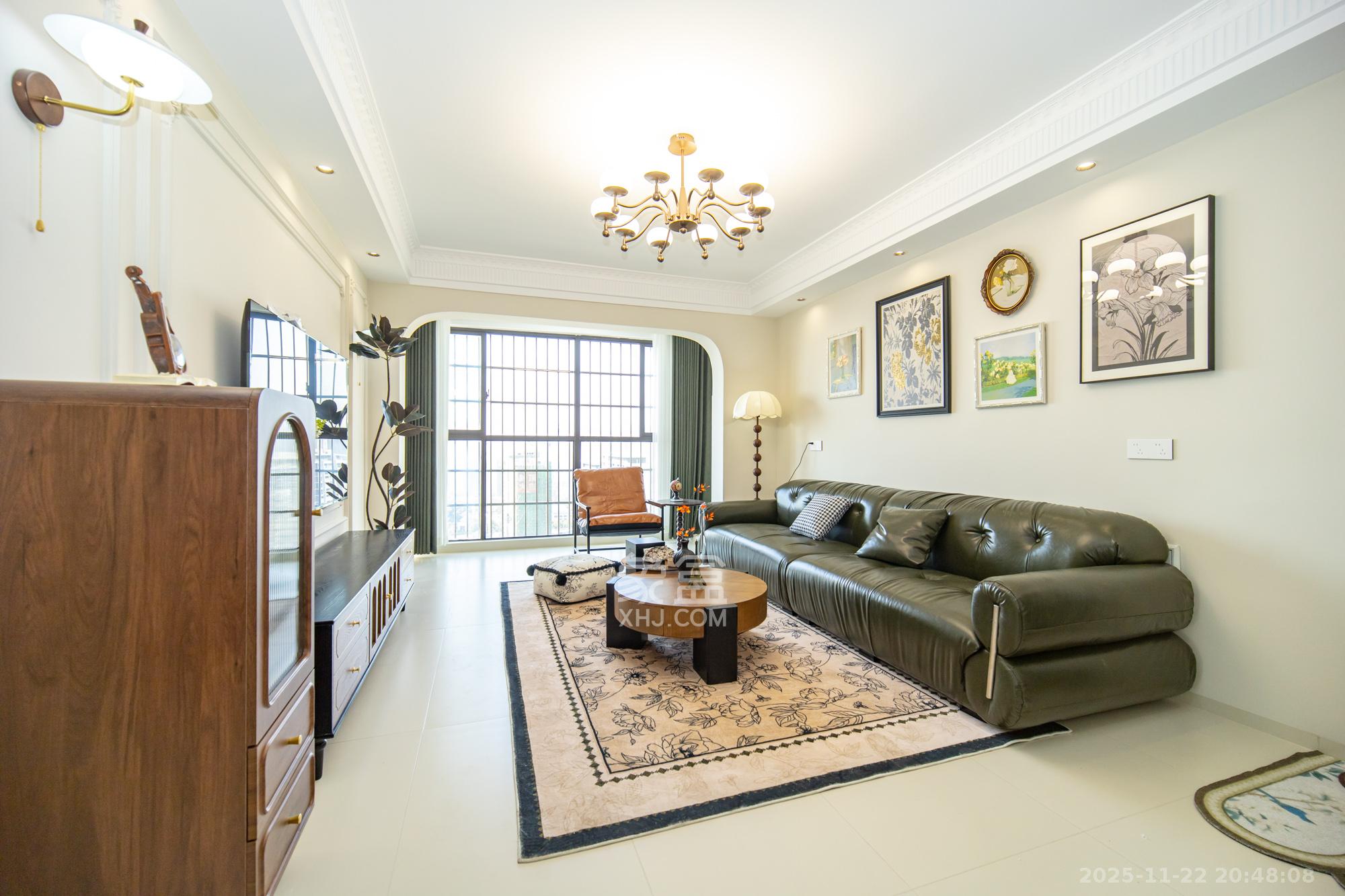 新长海广场 4室2厅2卫 83.8万 新长海广场 4室2厅2卫 83.8万客厅