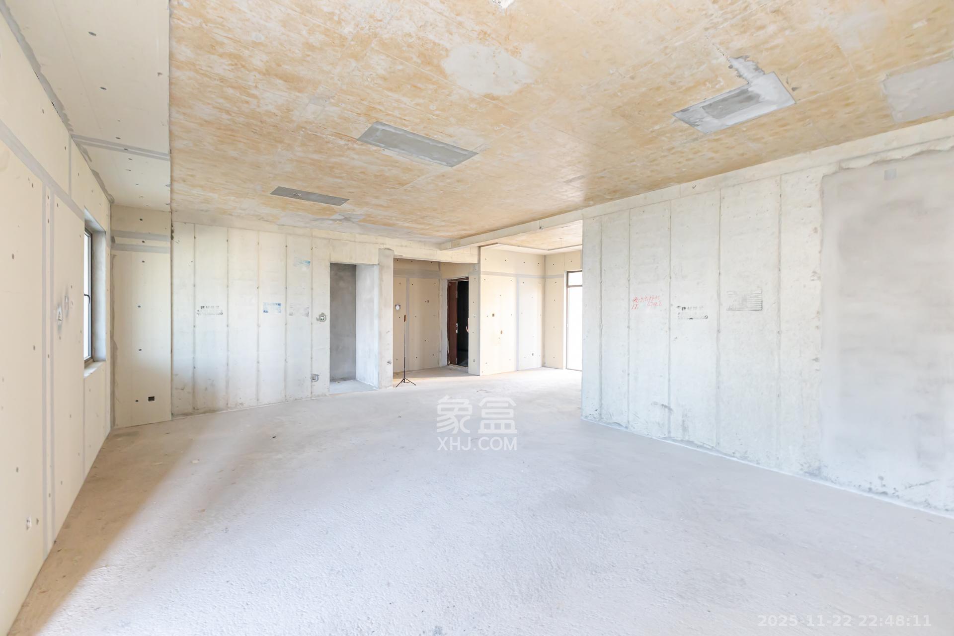 润和湘江天地E区 4室2厅3卫 200.0万 润和湘江天地E区 4室2厅3卫 200.0万客厅