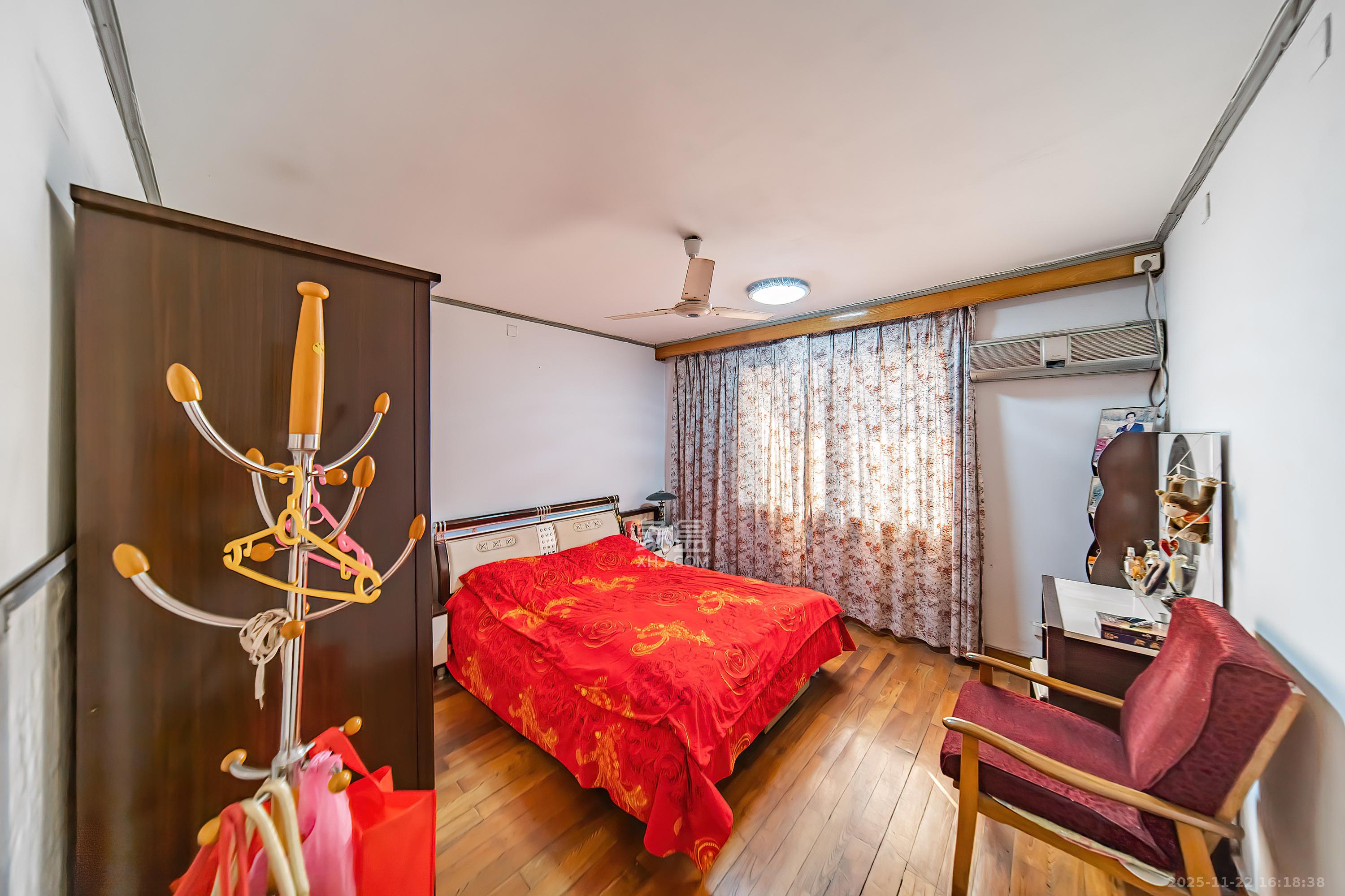 华侨公寓(九家湾) 3室2厅2卫 89.0万 华侨公寓(九家湾) 3室2厅2卫 89.0万卧室