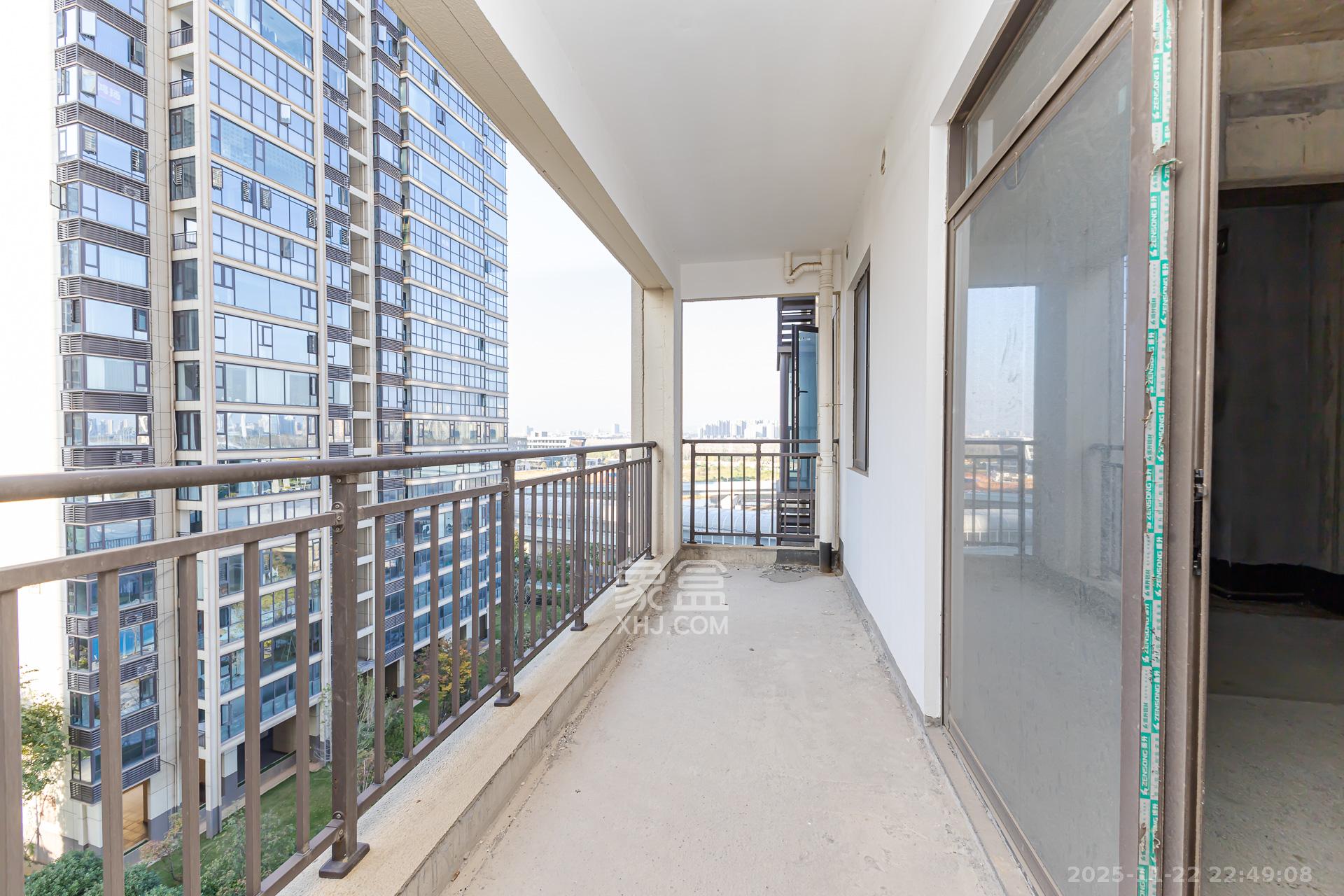 润和湘江天地E区  4室2厅3卫    200.0万阳台