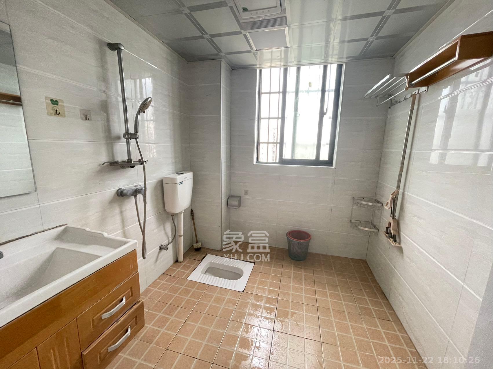 诚兴园 3室2厅2卫 2100.0元/月 诚兴园 3室2厅2卫 2100.0元/月室内图