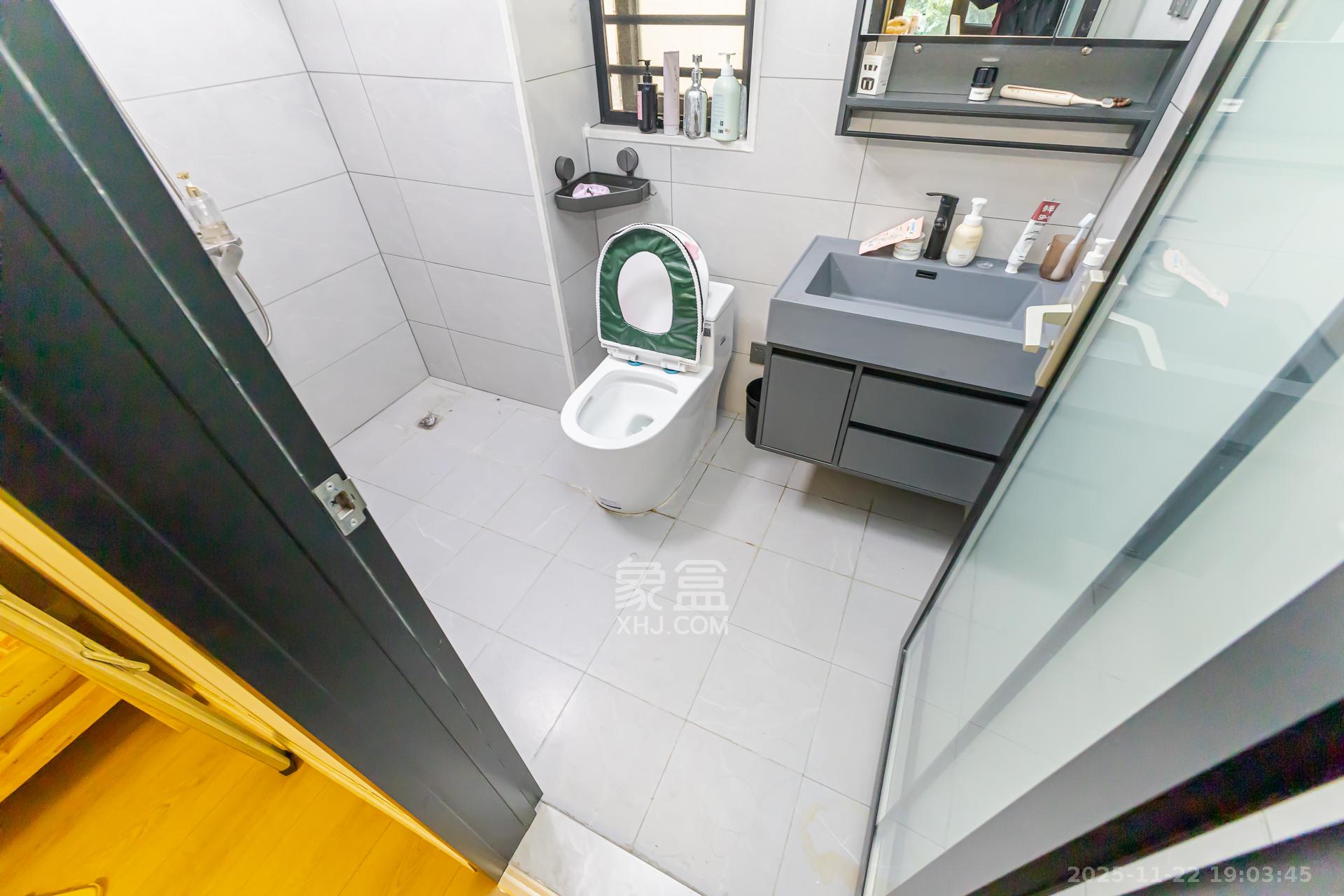 时代倾城三期 4室2厅2卫 100.0万 时代倾城三期 4室2厅2卫 100.0万卫生间