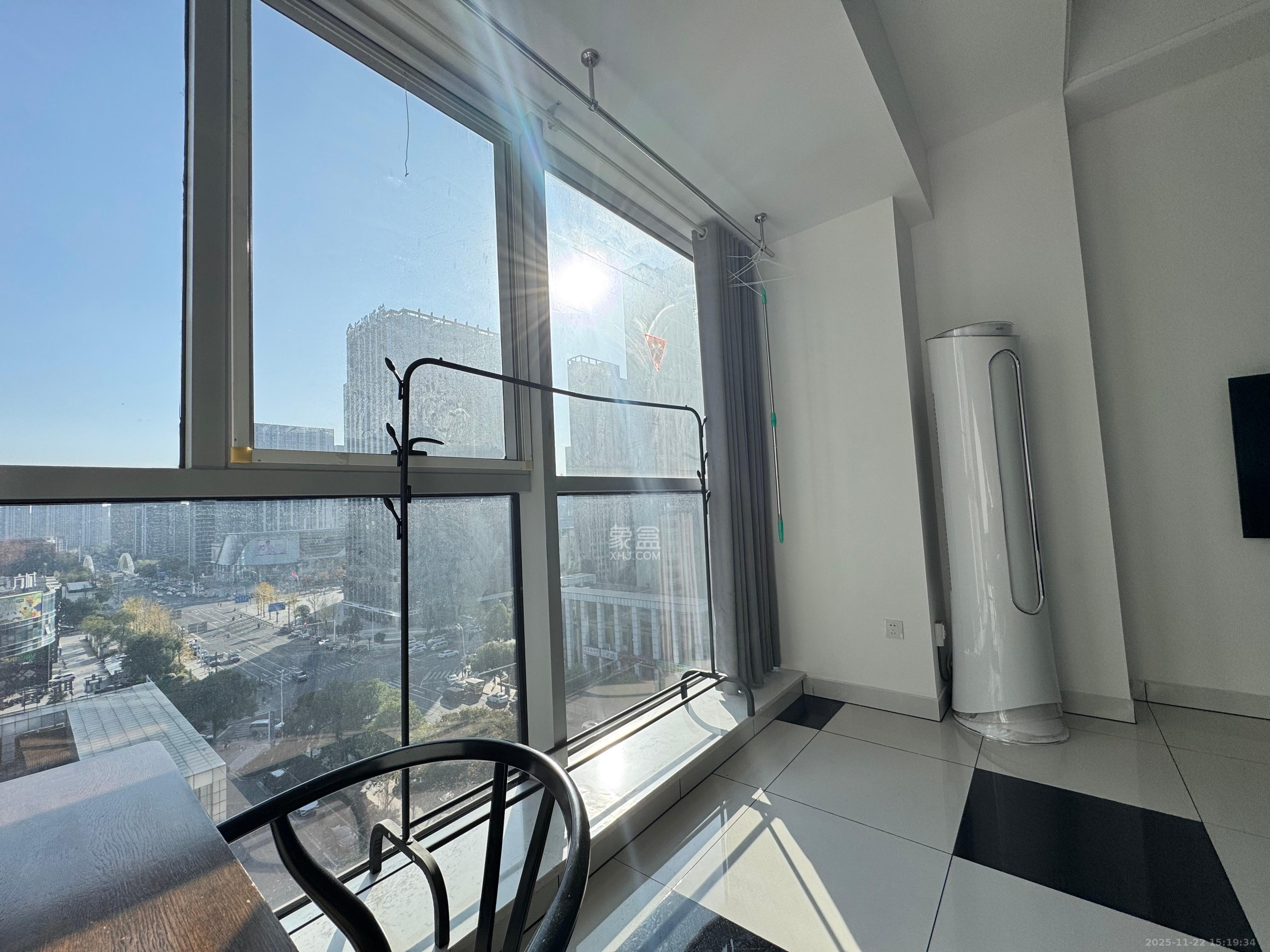 奥克斯滨仕花园(奥克斯洋湖广场/奥克斯中心) 1室0厅0卫 1700.0元/月 奥克斯滨仕花园(奥克斯洋湖广场/奥克斯中心) 1室0厅0卫 1700.0元/月室内图