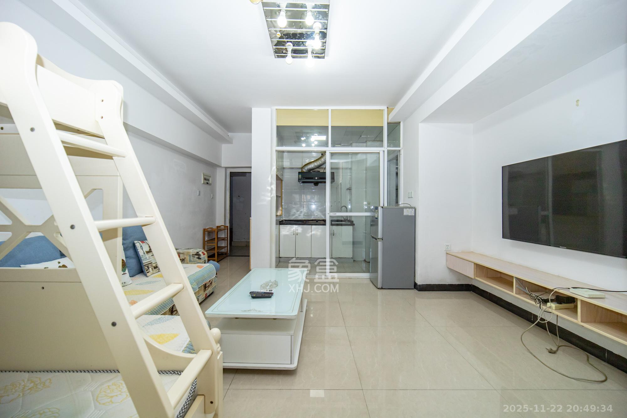 新长海广场 1室1厅1卫 16.8万 新长海广场 1室1厅1卫 16.8万客厅