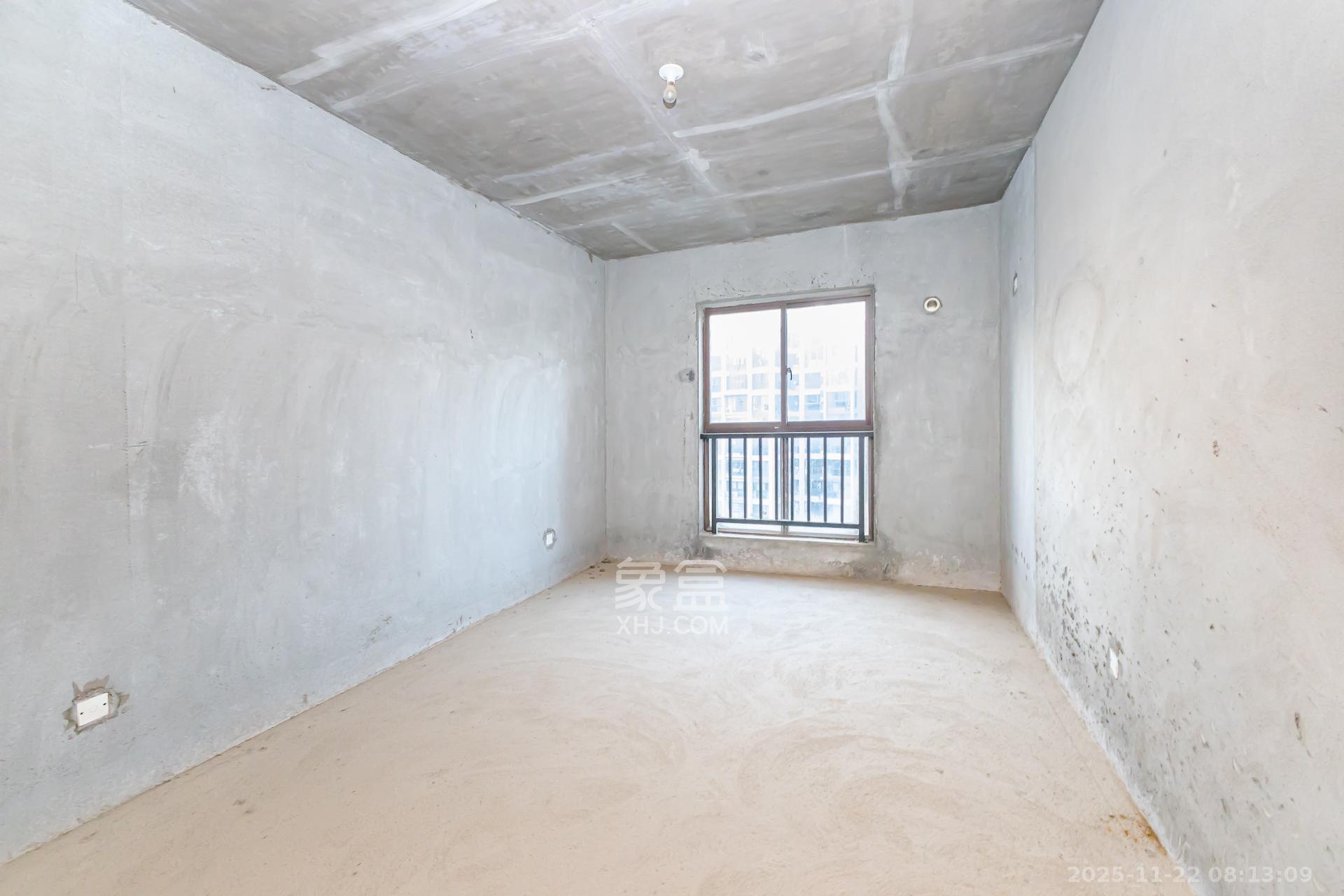 星月绿洲  5室2厅2卫    198.0万卧室