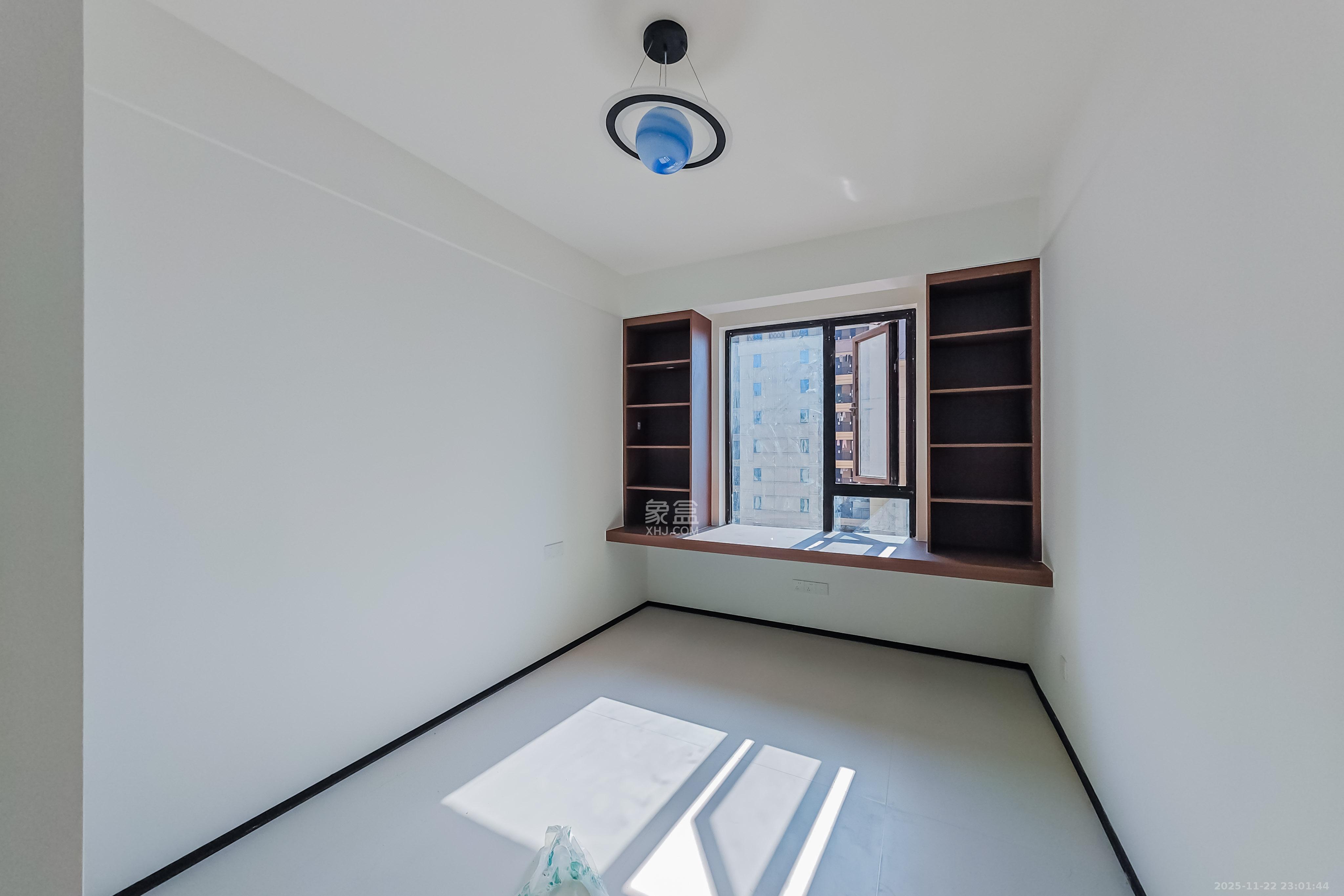 中天星耀城  5室2厅2卫    218.0万客厅