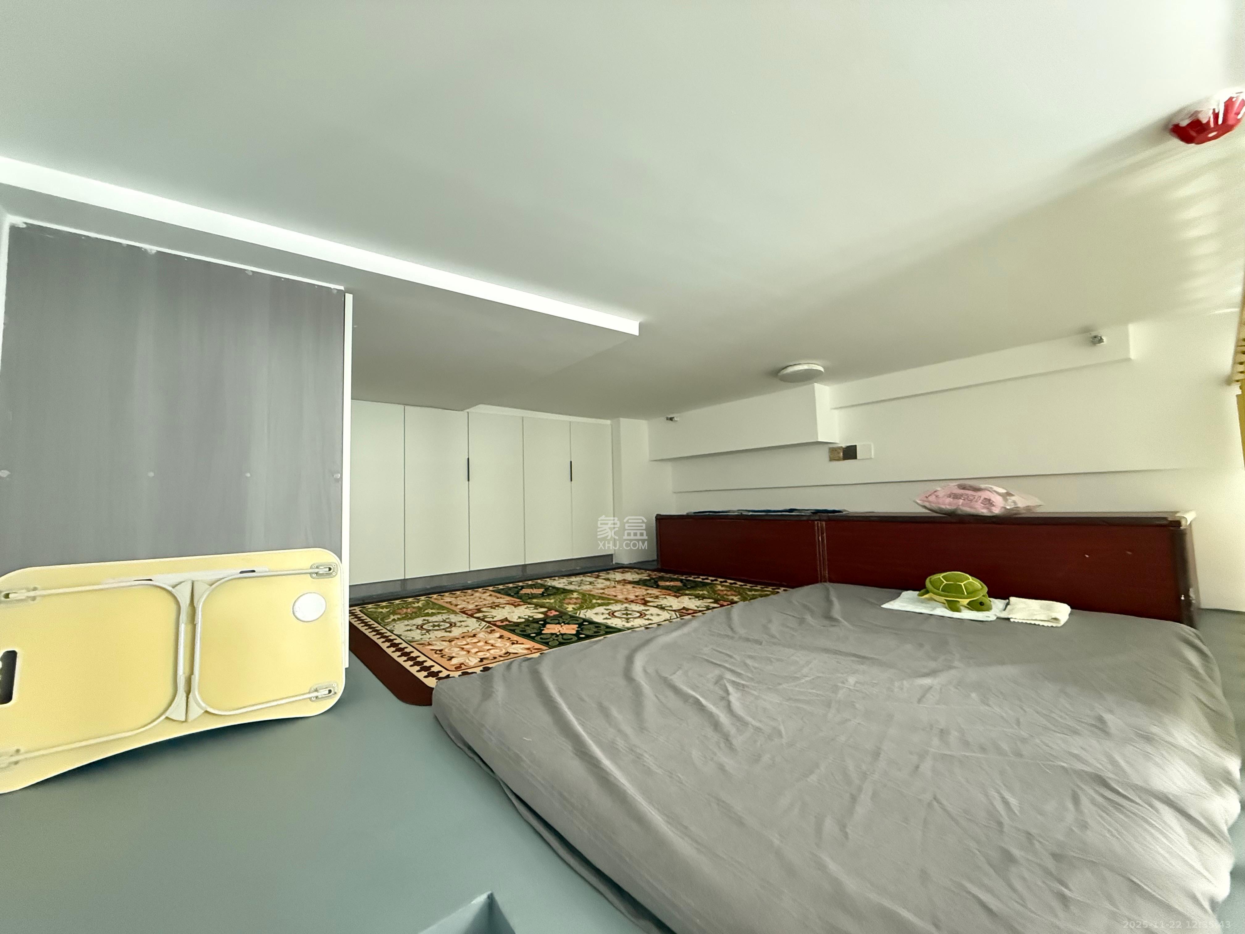 绿地商务广场  1室1厅1卫    2000.0元/月室内图