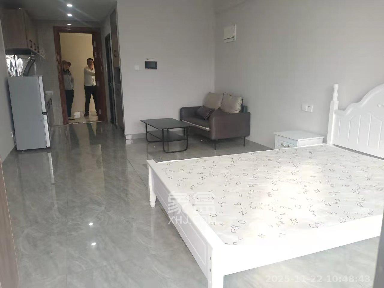 绿城高尔夫小镇  1室1厅1卫    1300.0元/月室内图1