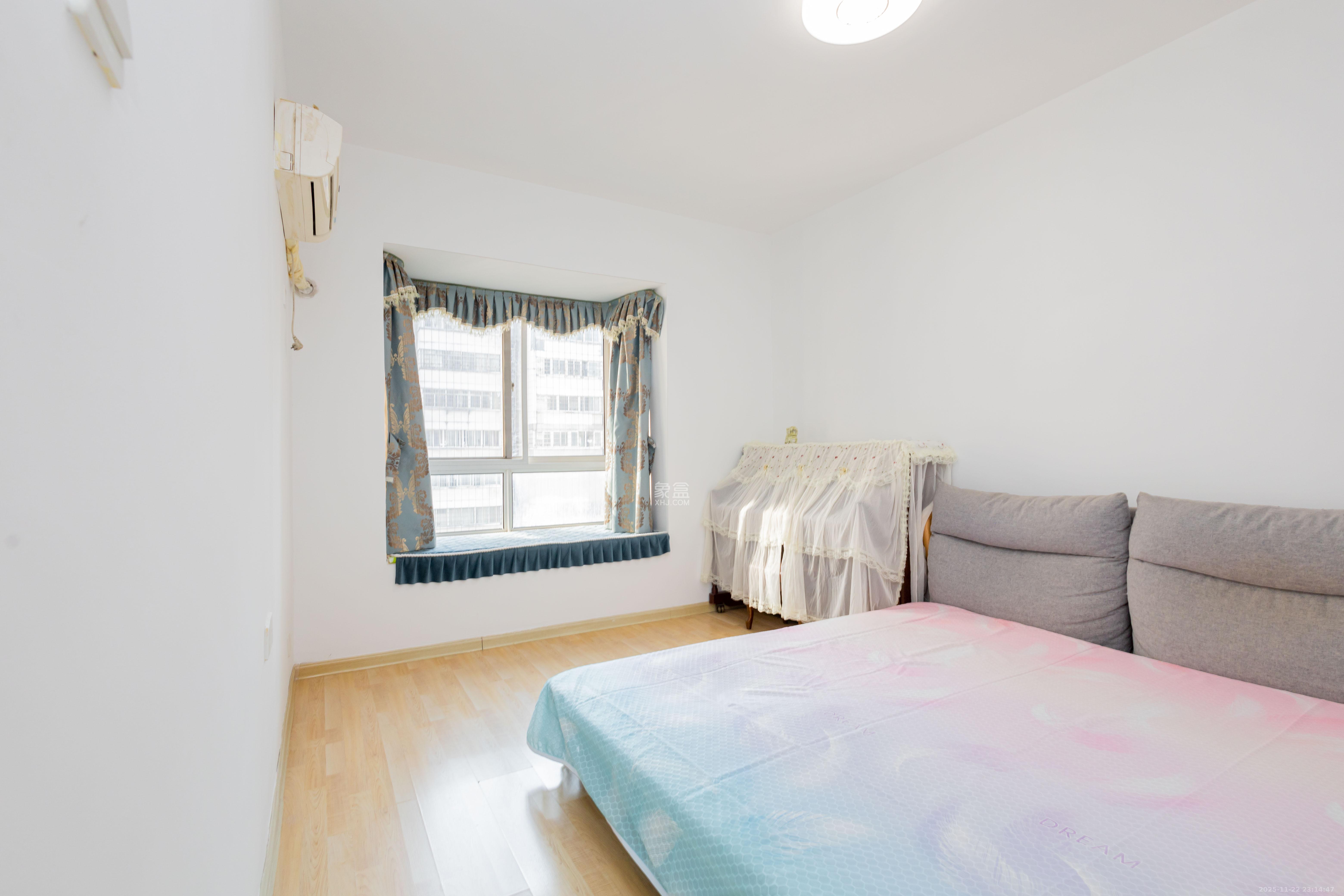 未来蜂巢  3室2厅2卫    58.0万卧室