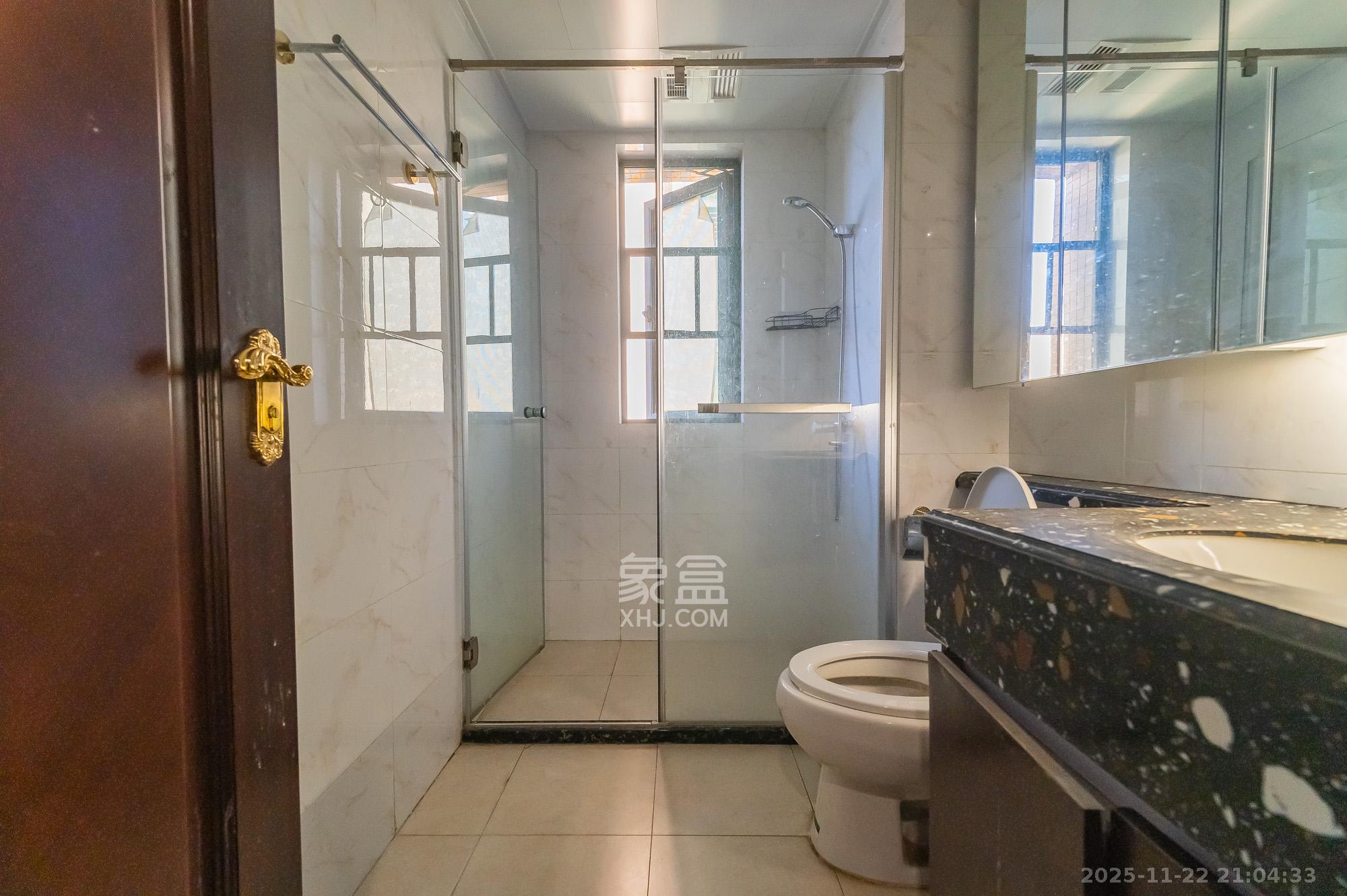 恒大翡翠华庭 3室2厅2卫 103.0万 恒大翡翠华庭 3室2厅2卫 103.0万卫生间