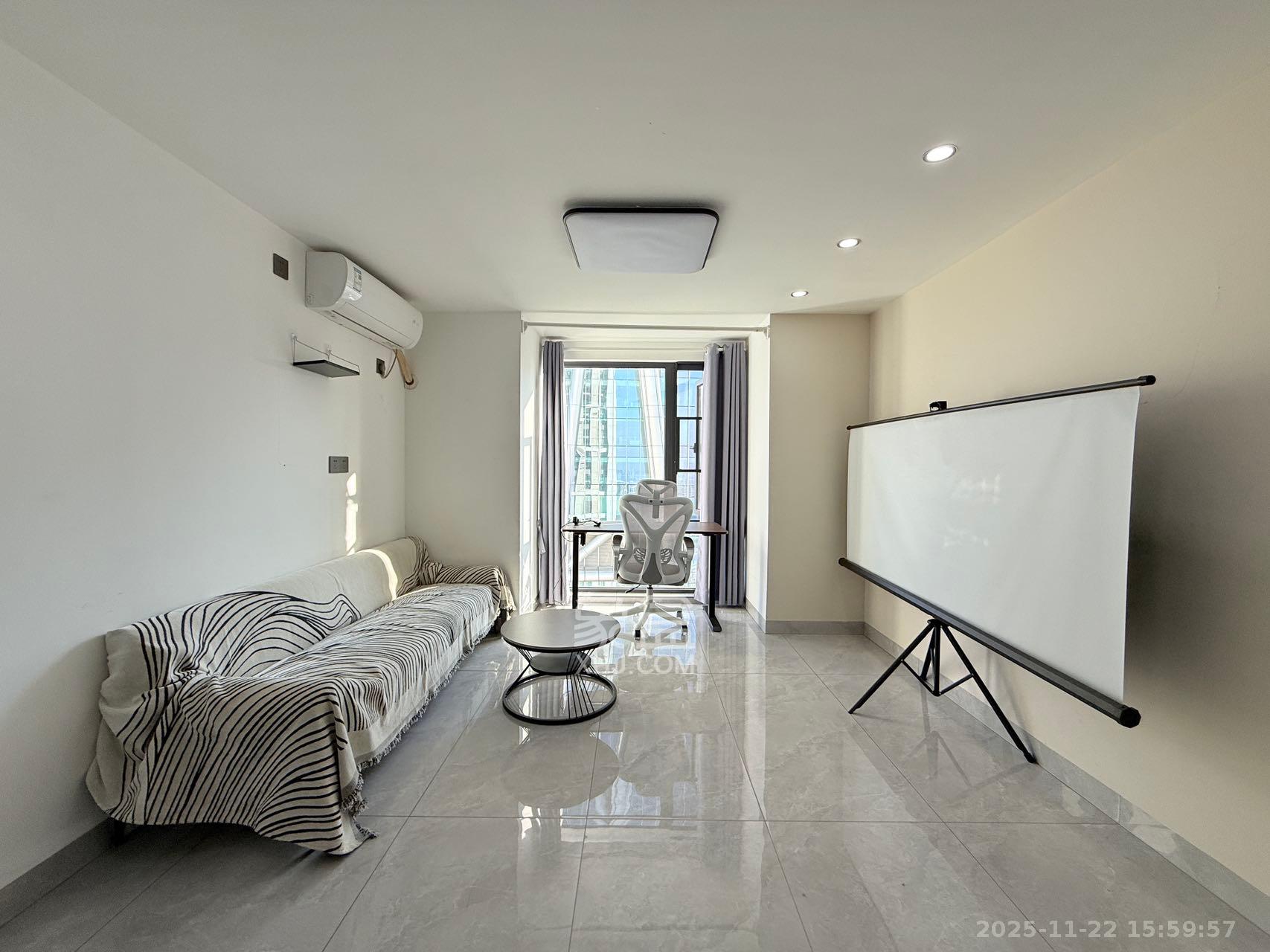 启迪协信中心  1室0厅0卫    2500.0元/月