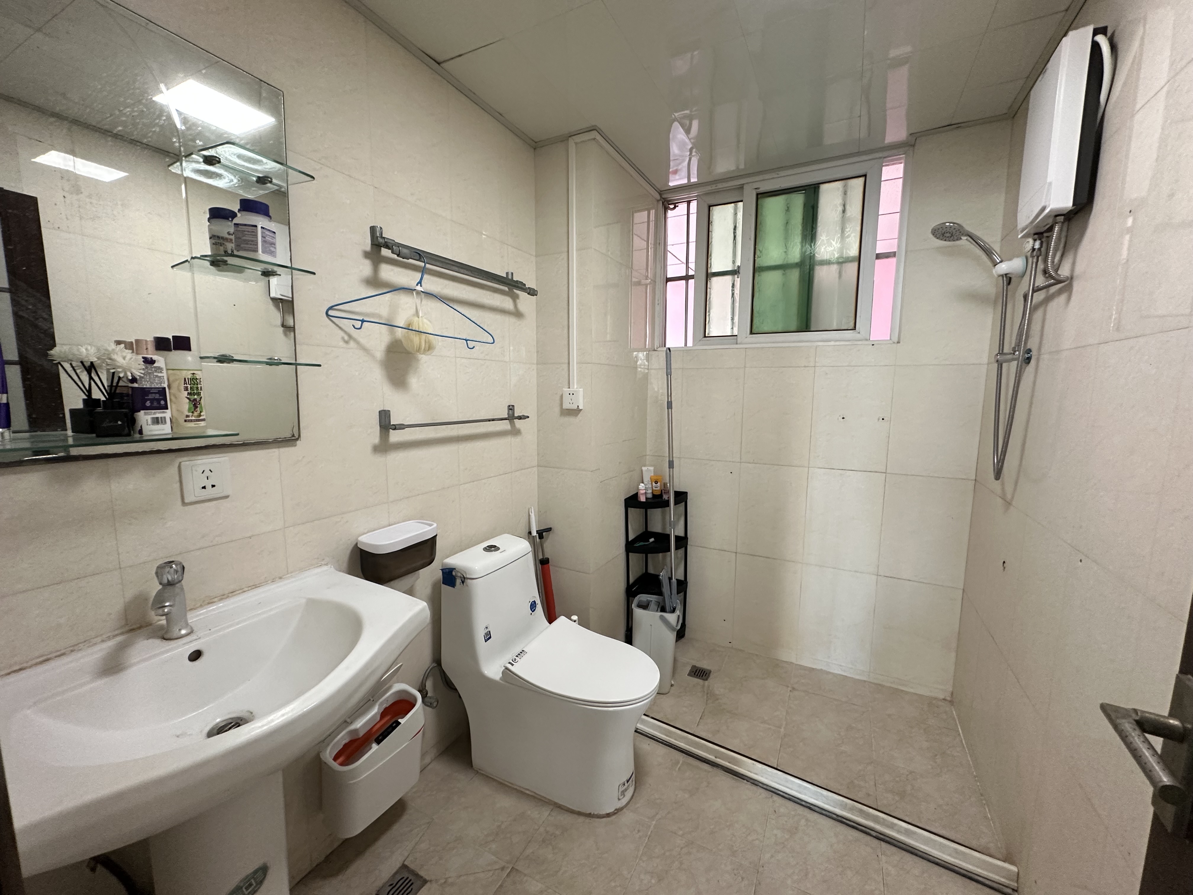 华宝雅苑 2室2厅1卫 2500.0元/月 华宝雅苑 2室2厅1卫 2500.0元/月室内图