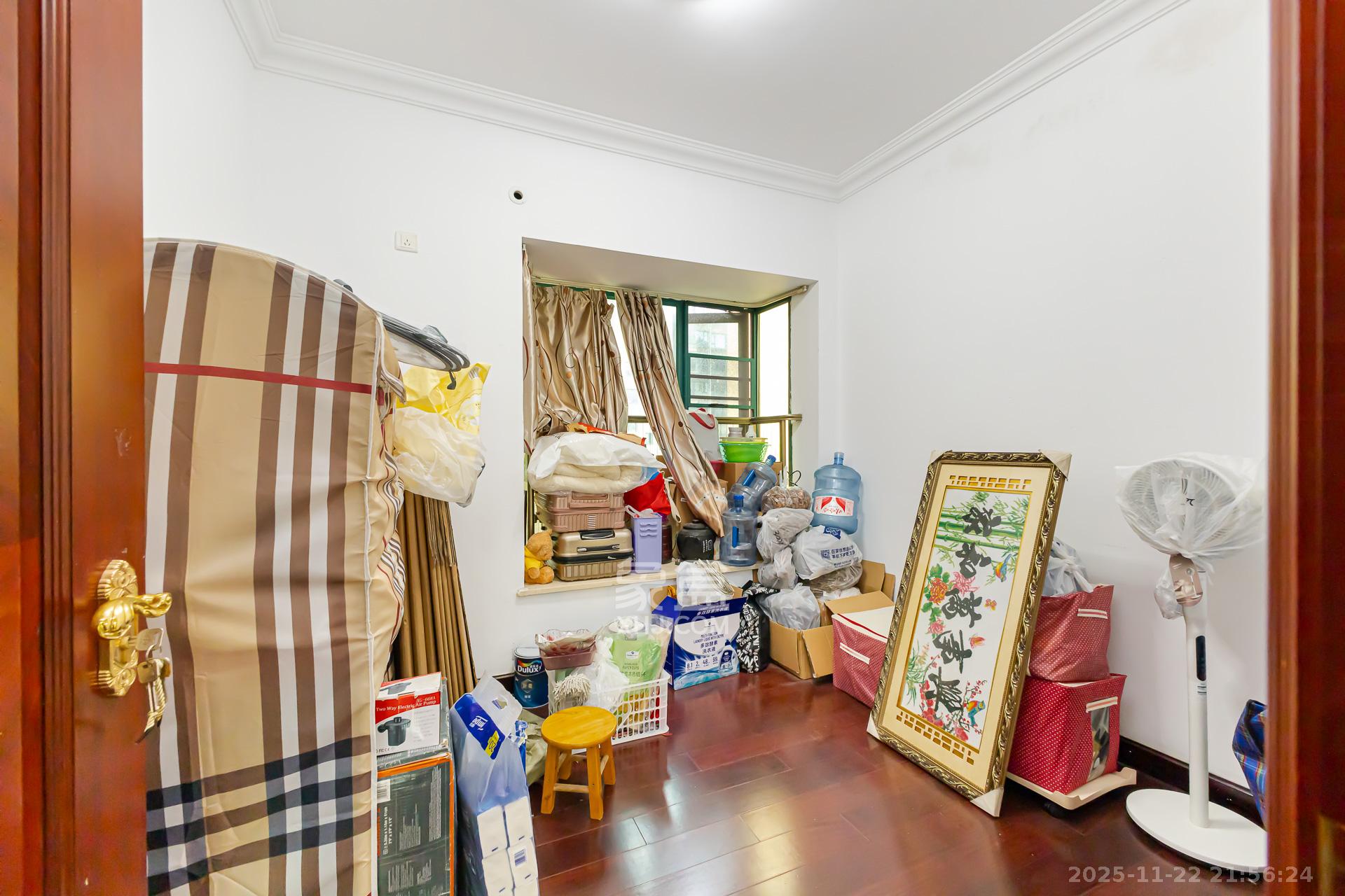 恒大名都  4室2厅2卫    72.0万卧室