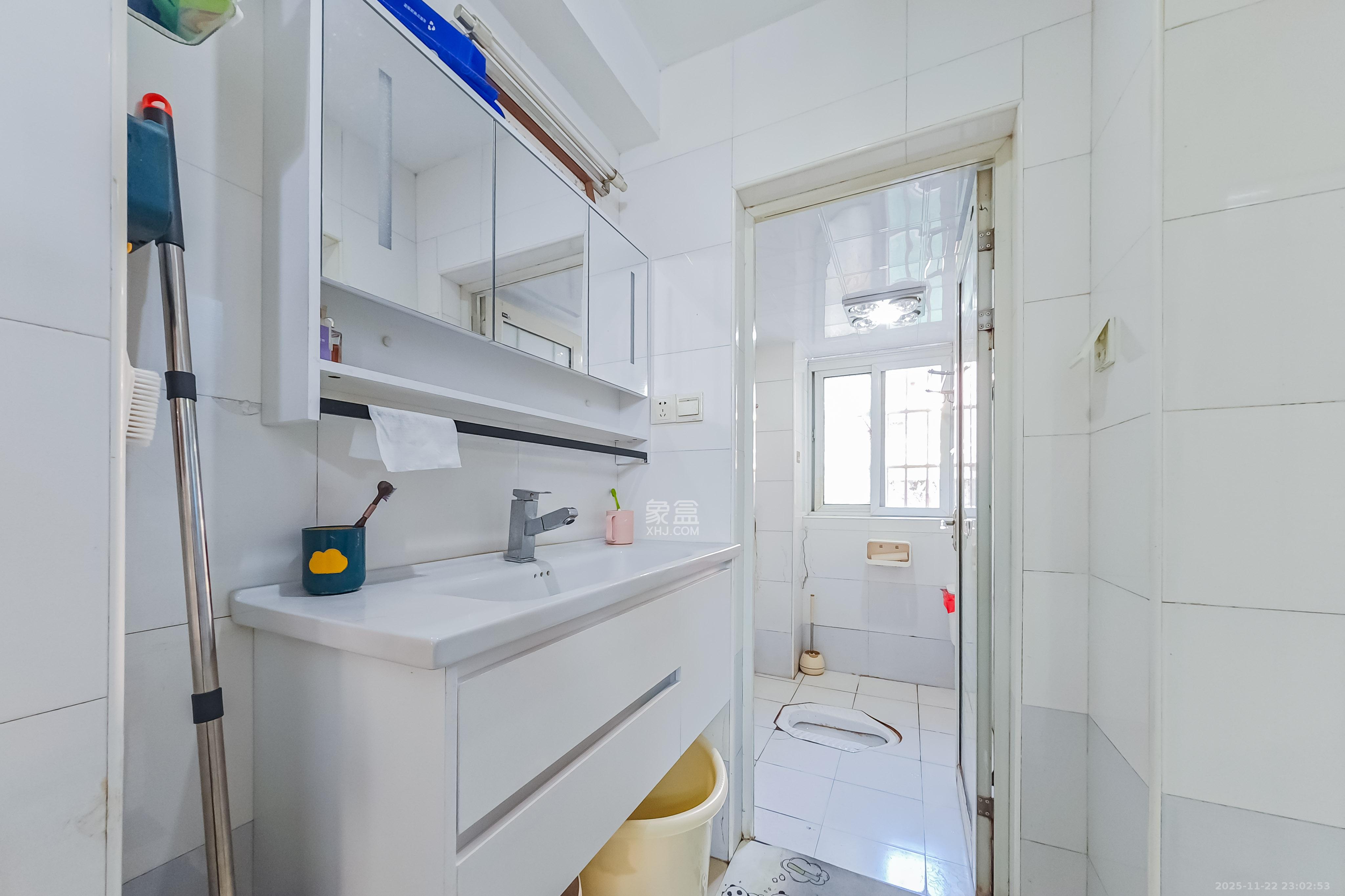 紫薇苑 2室2厅1卫 82.0万 紫薇苑 2室2厅1卫 82.0万卫生间