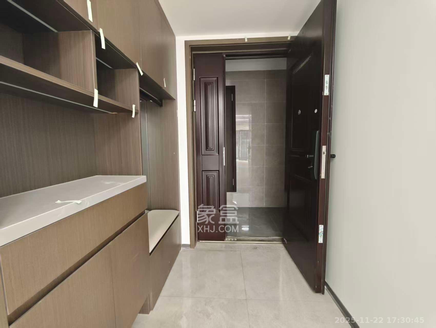 荣盛锦绣学府  3室2厅2卫    2200.0元/月室内图