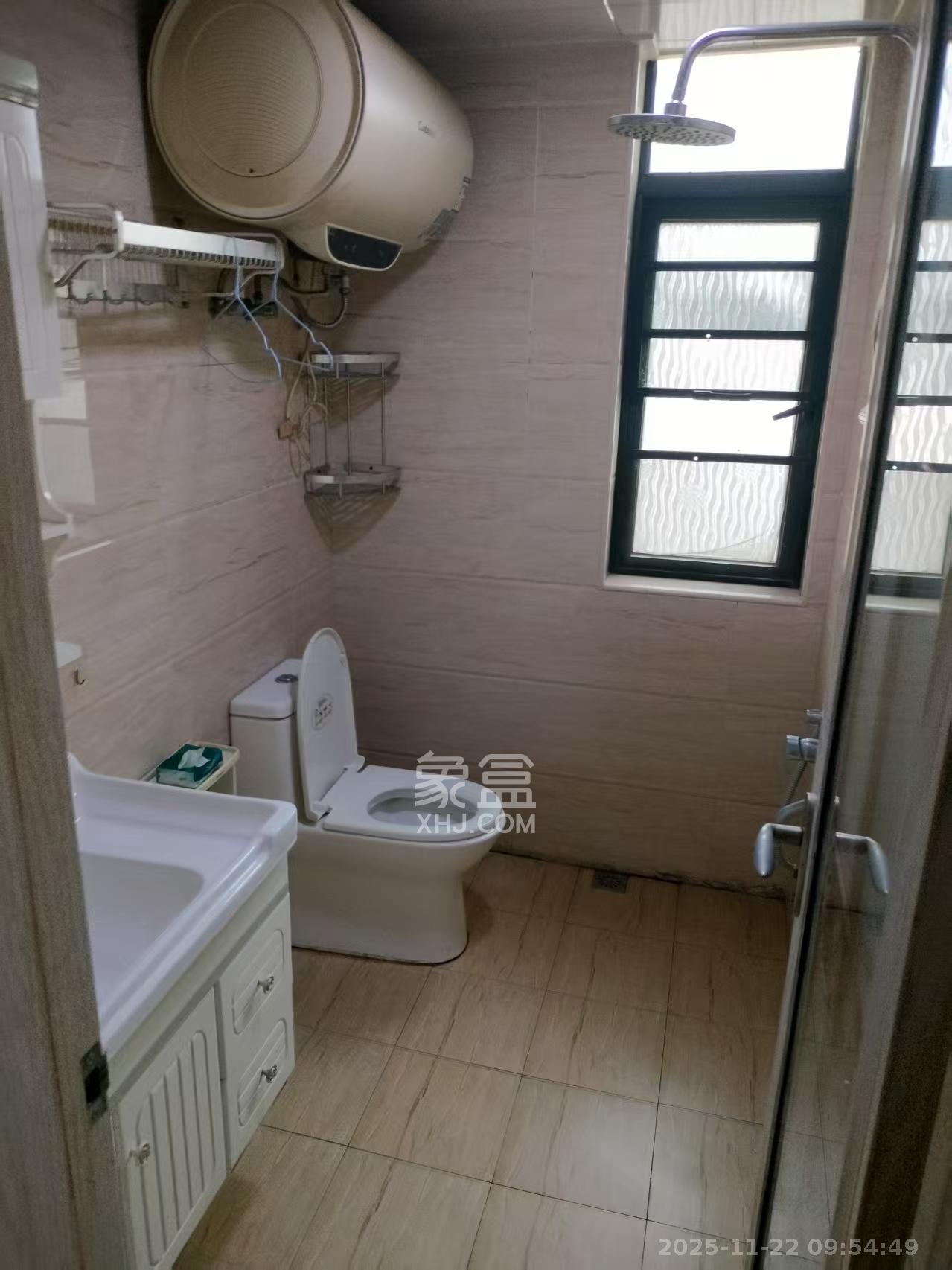 紫华郡 3室2厅2卫 2000.0元/月 紫华郡 3室2厅2卫 2000.0元/月室内图