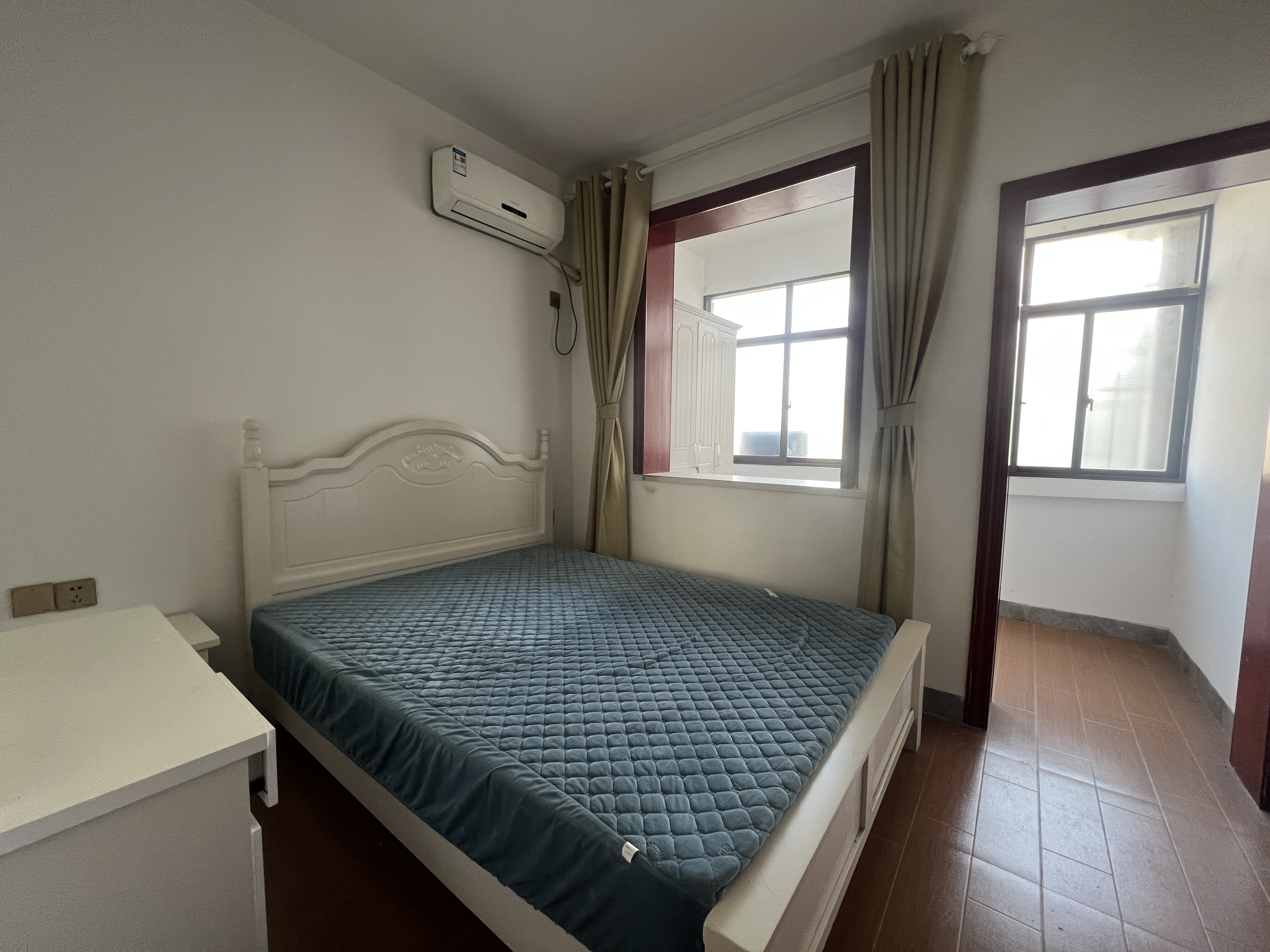 人民路散盘  1室0厅0卫    1200.0元/月