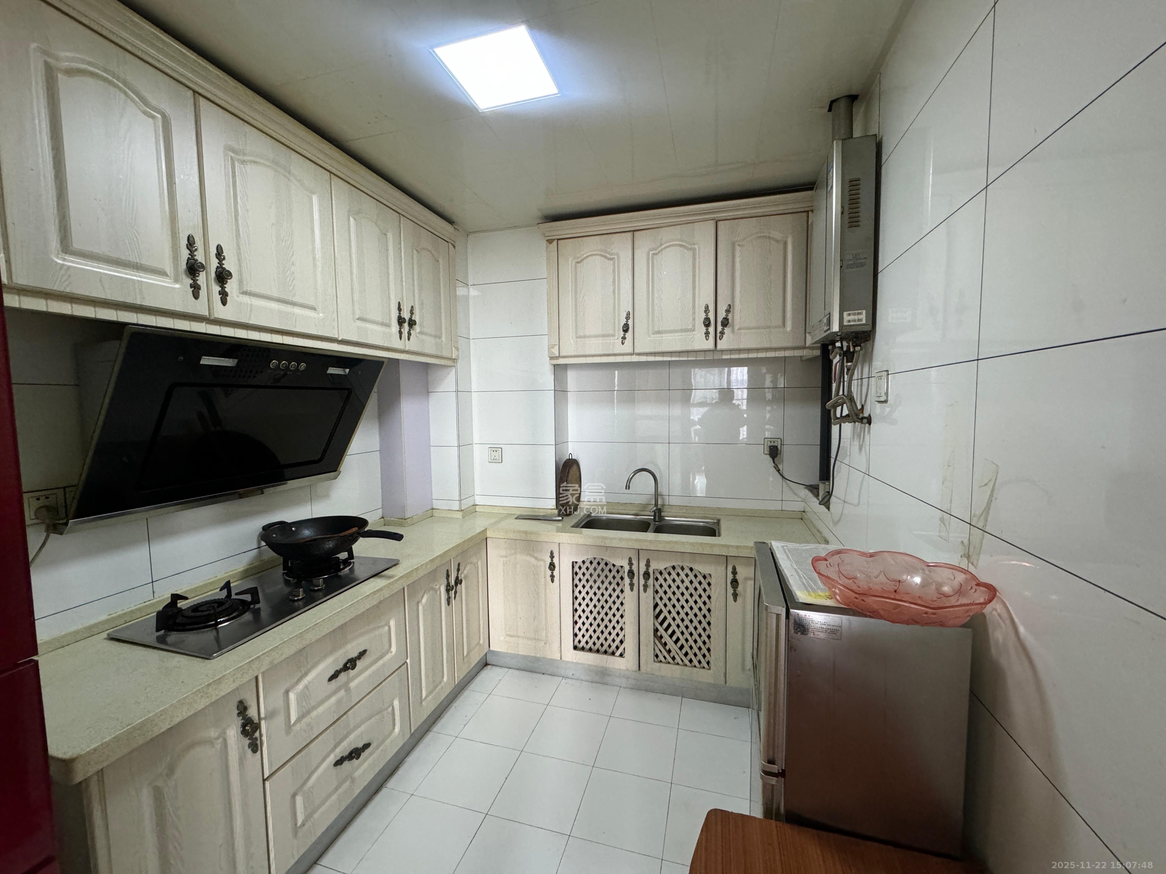 鑫科明珠  3室2厅2卫    2500.0元/月室内图