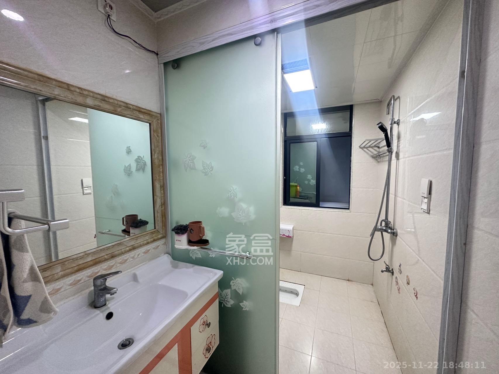 中南红领邦（红星嘉和苑）  1室2厅2卫    2300.0元/月室内图