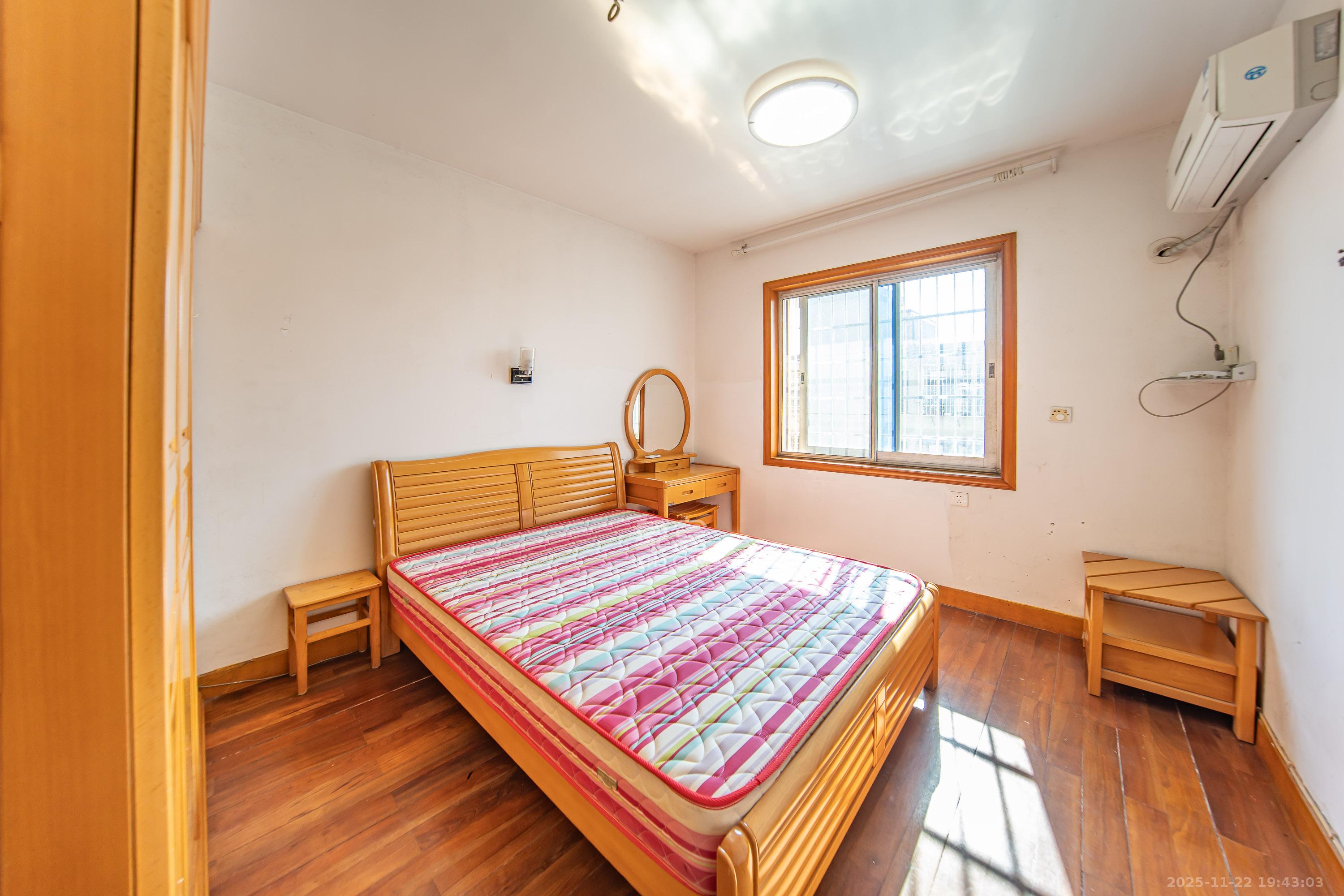 高家坪住宅新区 1室0厅0卫 132.8万 高家坪住宅新区 1室0厅0卫 132.8万卧室