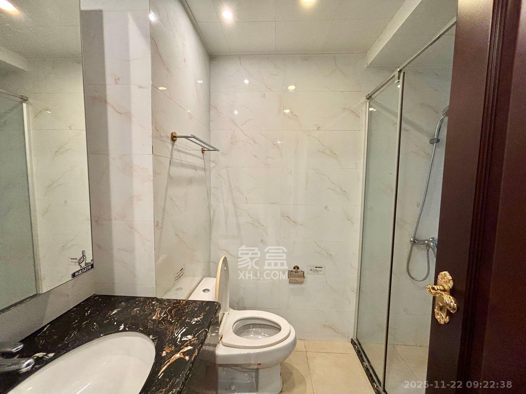 恒大江湾  3室2厅2卫    3180.0元/月室内图