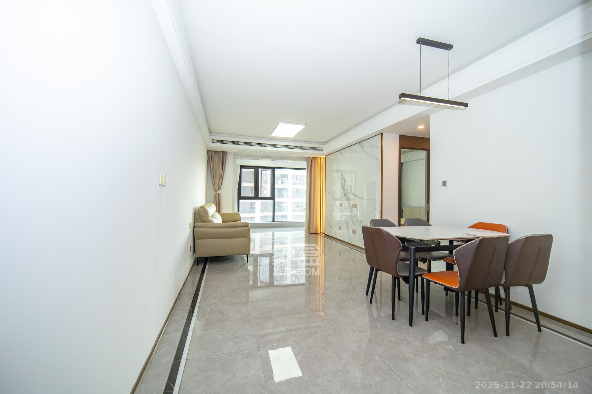 东原麓印长江B区 3室2厅1卫 125.0万 东原麓印长江B区 3室2厅1卫 125.0万客厅