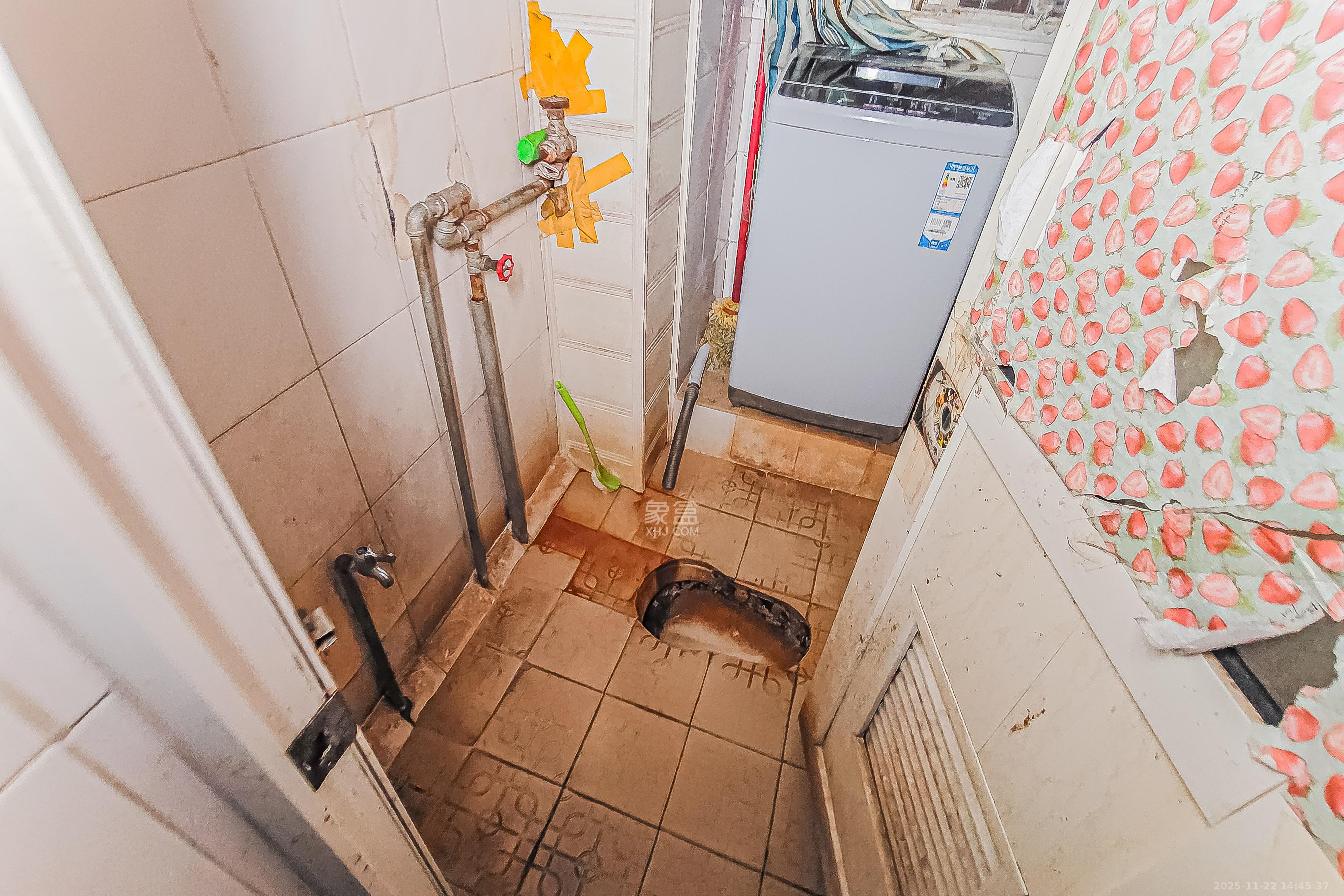 长岭包装宿舍  3室2厅1卫    51.8万卫生间