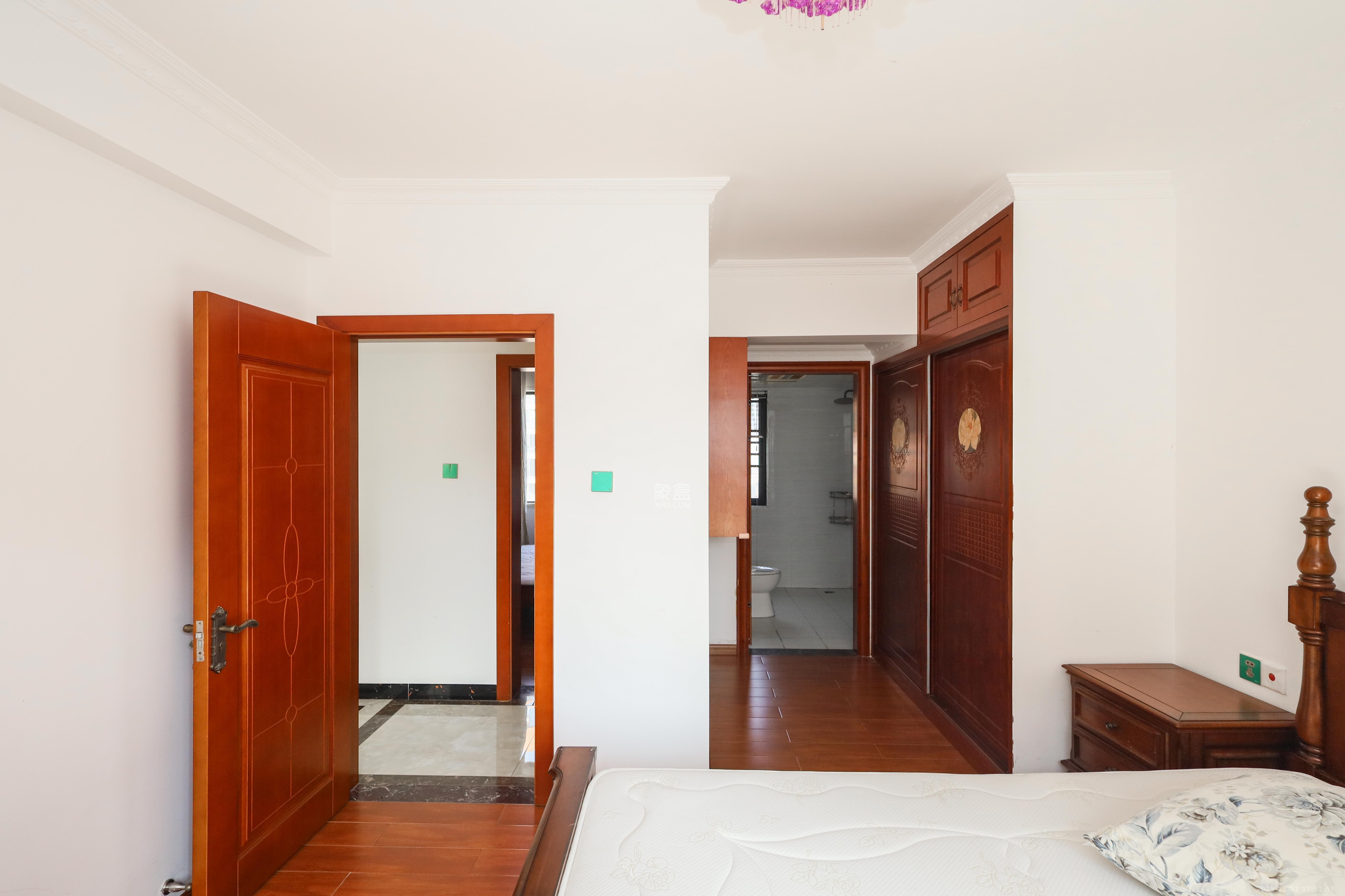 好莱城(弘德西街) 4室2厅1卫 2900.0元/月 好莱城(弘德西街) 4室2厅1卫 2900.0元/月室内图