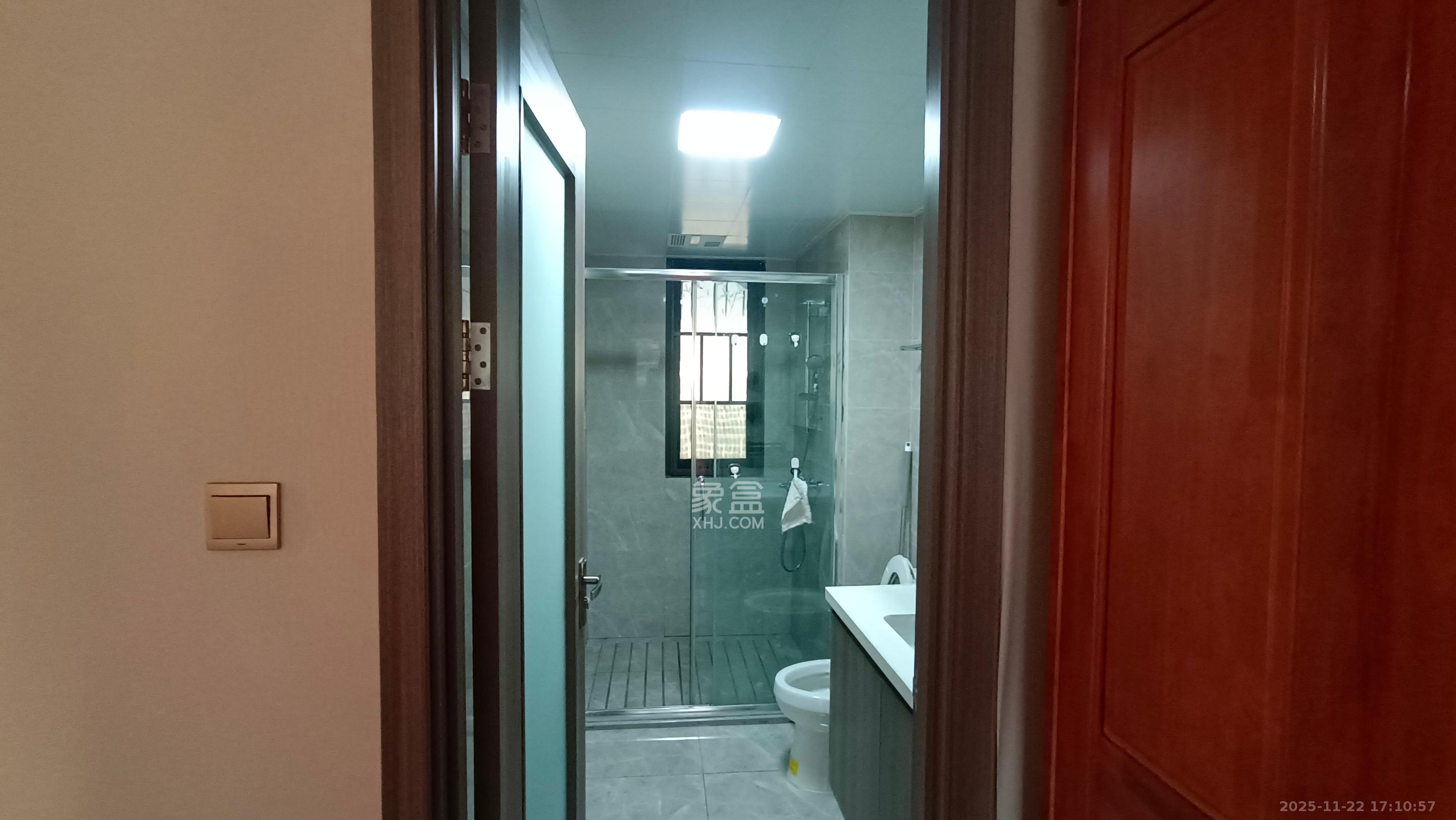 中海阅麓山二期  3室2厅2卫    3200.0元/月室内图