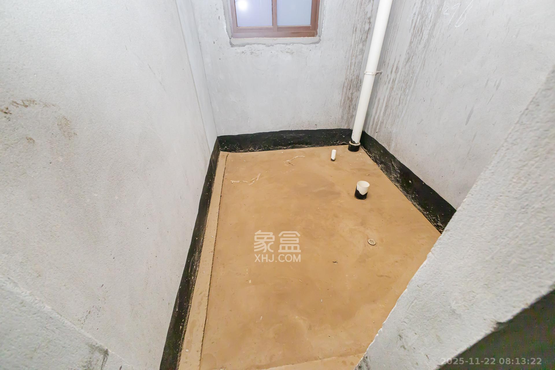 星月绿洲  5室2厅2卫    198.0万卫生间