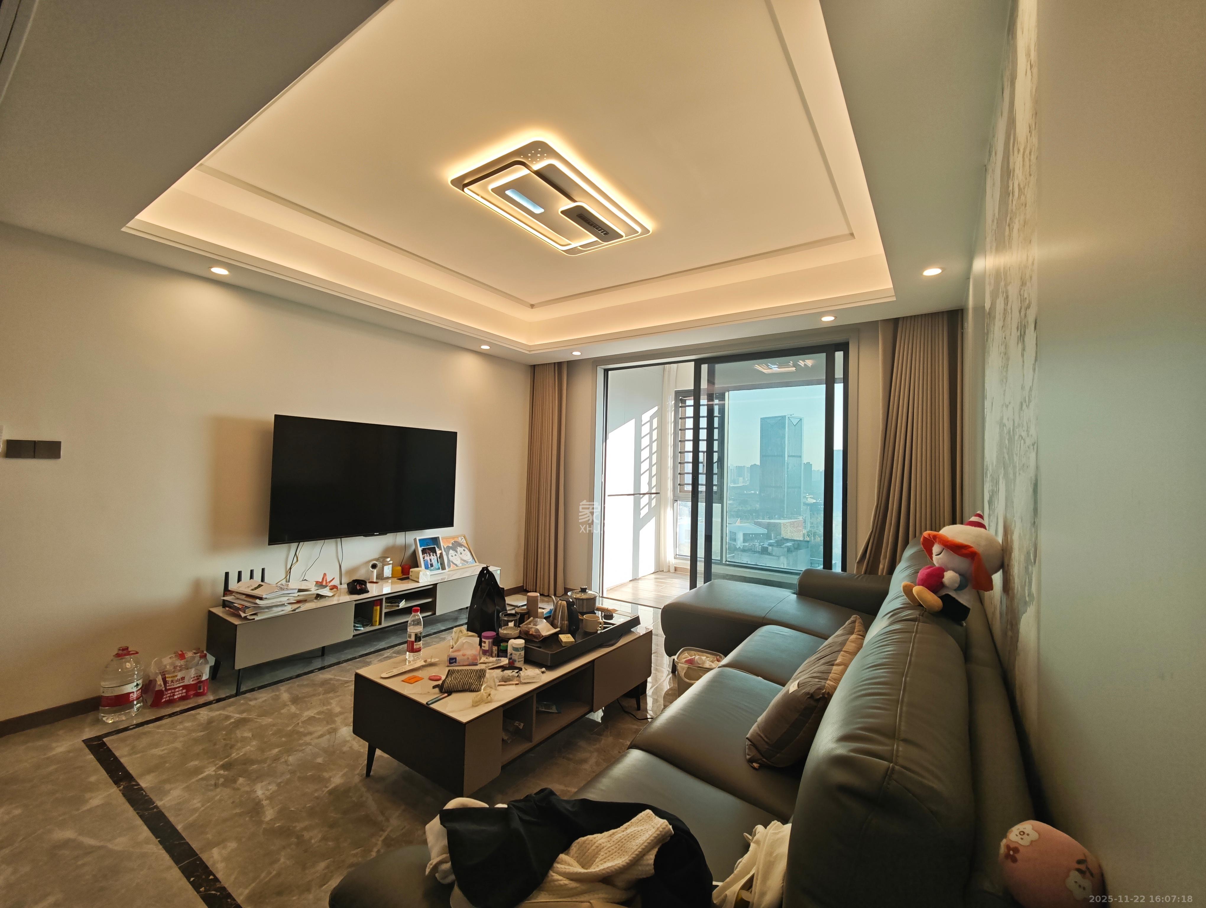 绿地V岛  4室2厅2卫    3500.0元/月室内图